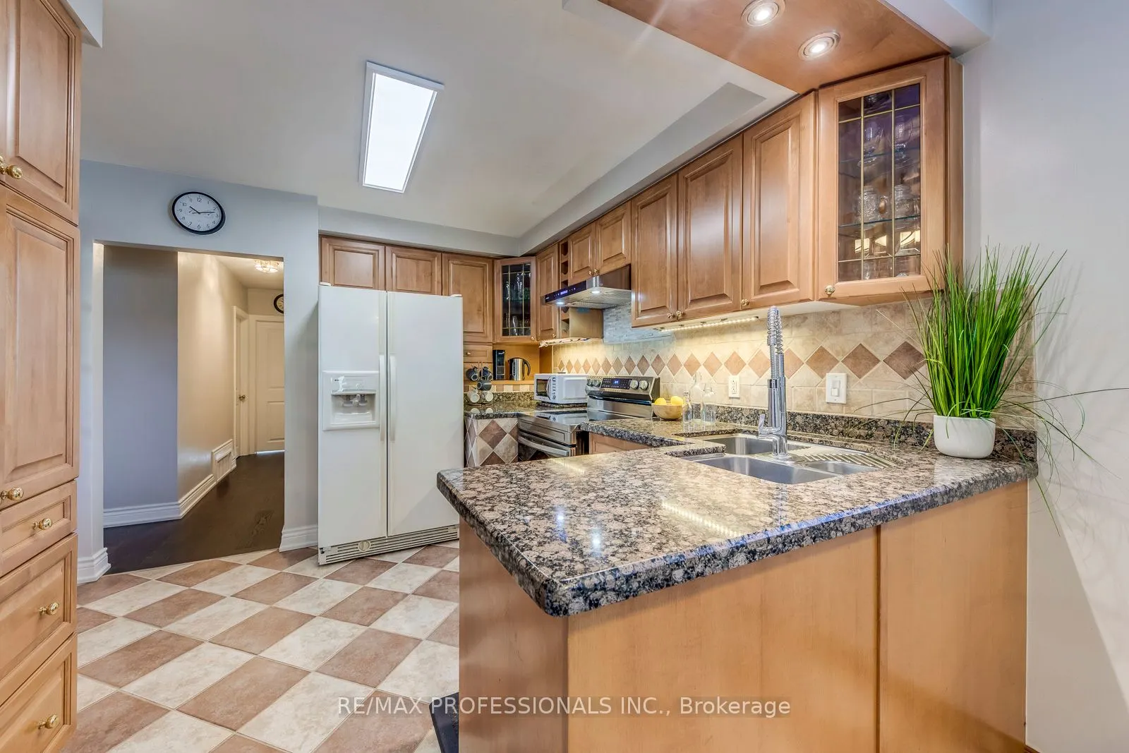 28 Summerfield Crescent