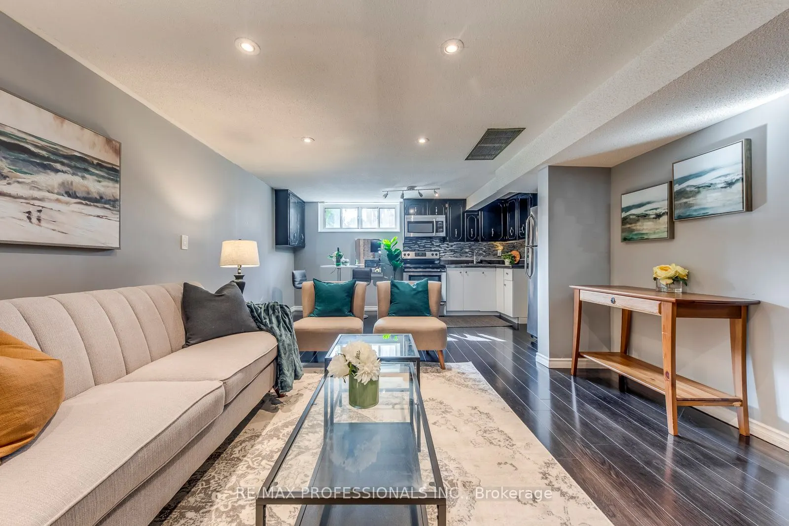 28 Summerfield Crescent