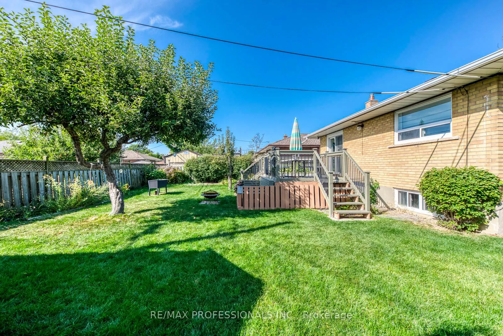 28 Summerfield Crescent