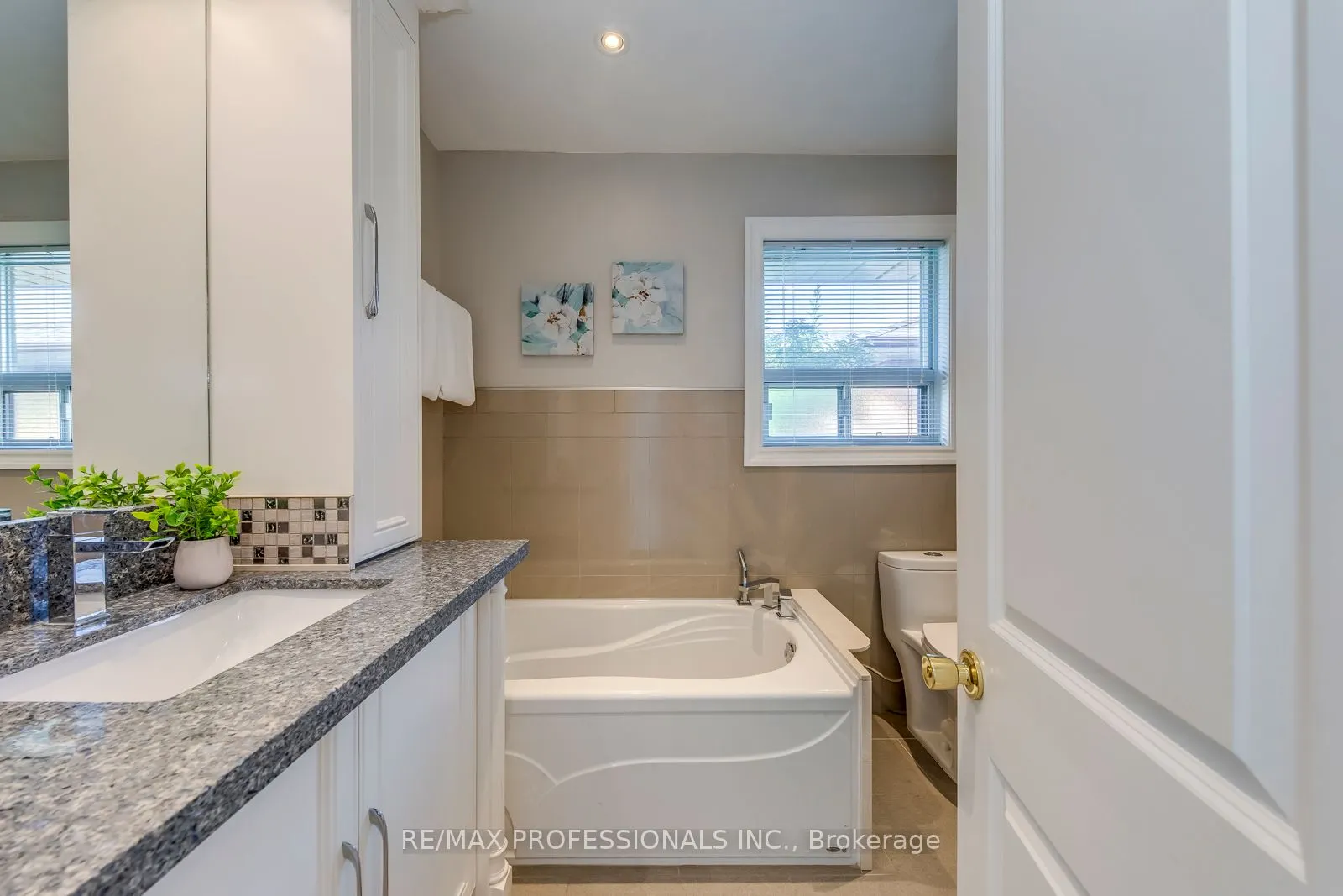 28 Summerfield Crescent