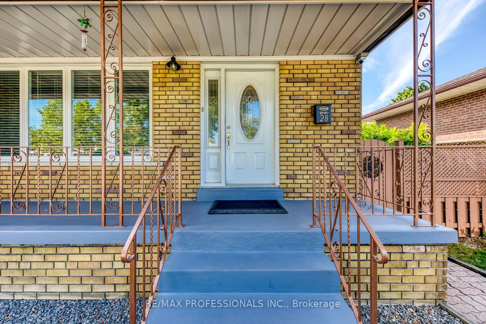 28 Summerfield Crescent