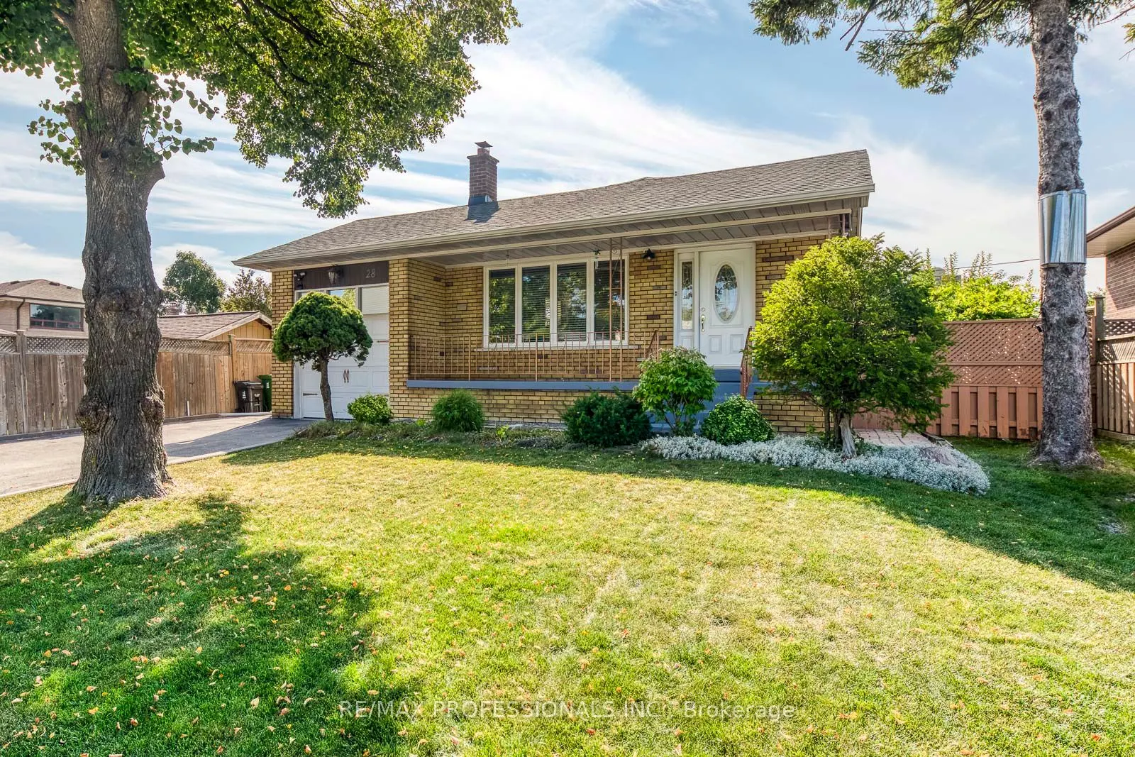 28 Summerfield Crescent