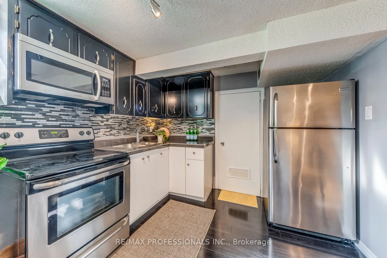 28 Summerfield Crescent