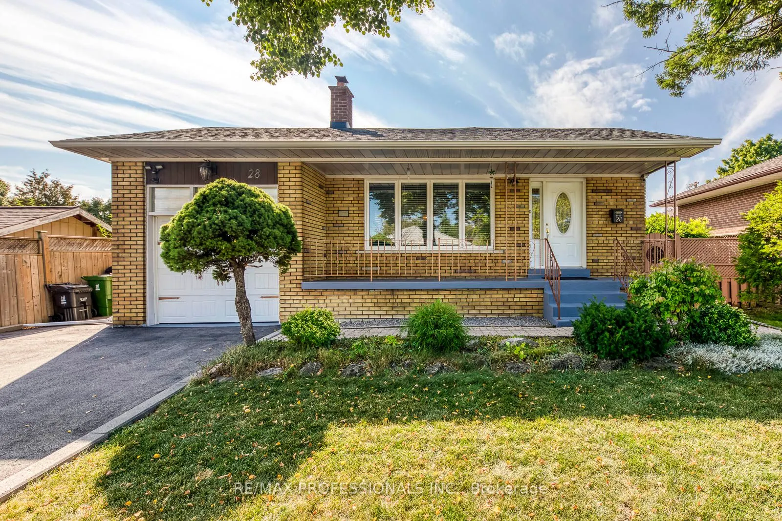 28 Summerfield Crescent