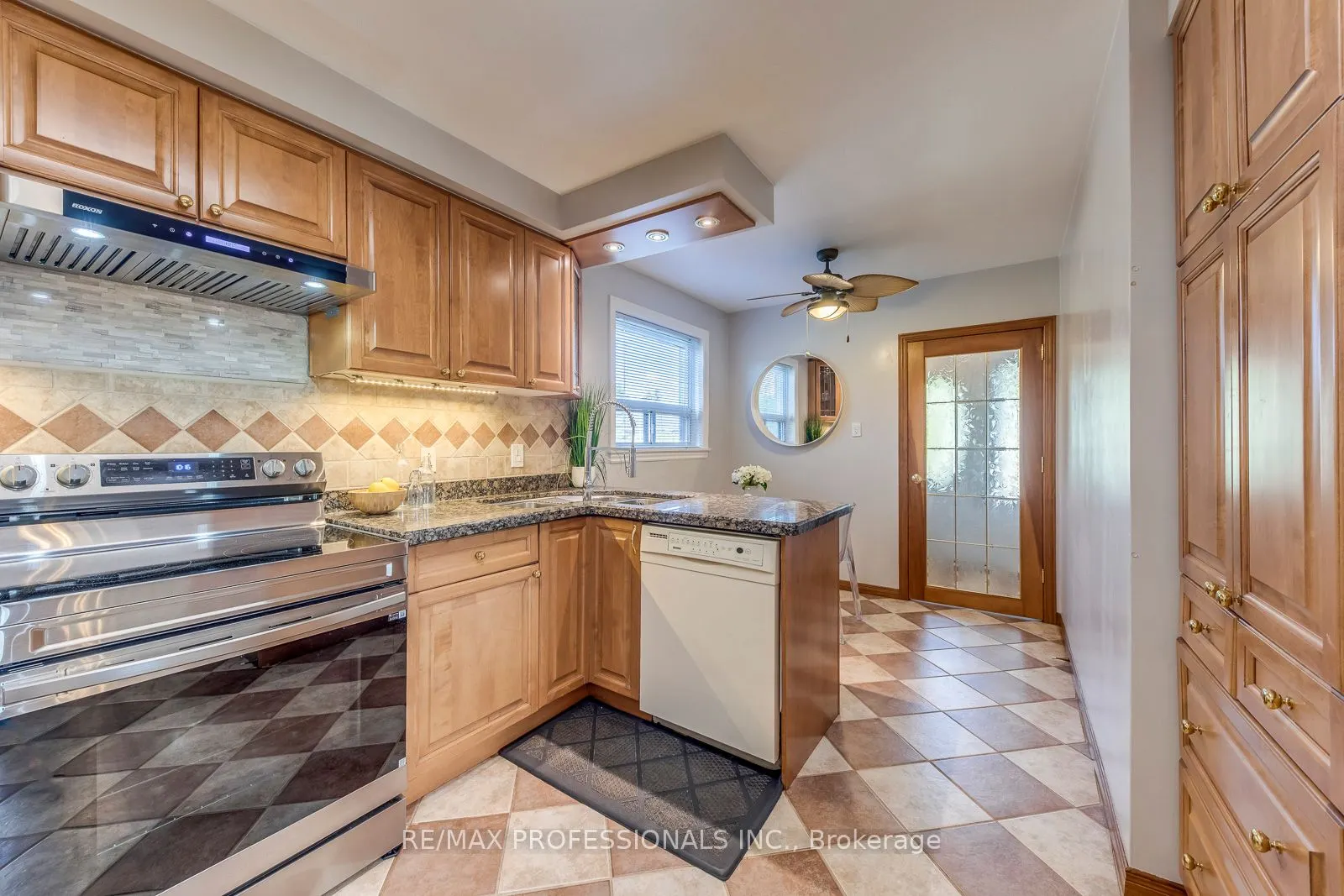 28 Summerfield Crescent