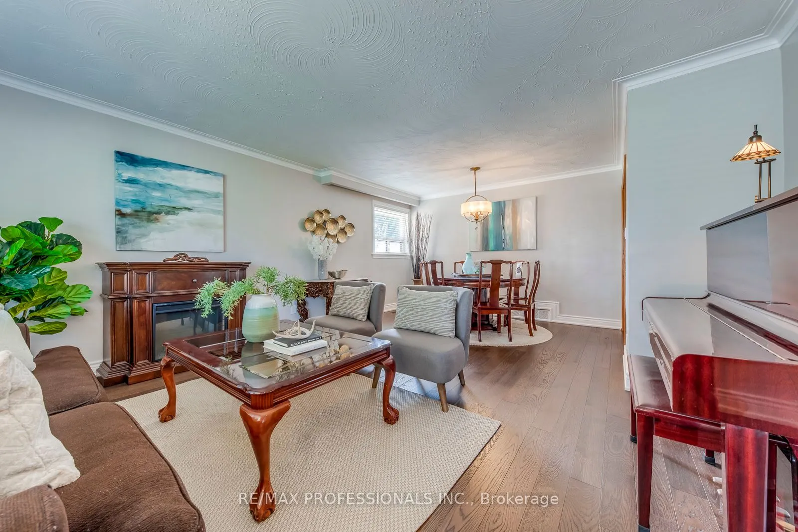 28 Summerfield Crescent