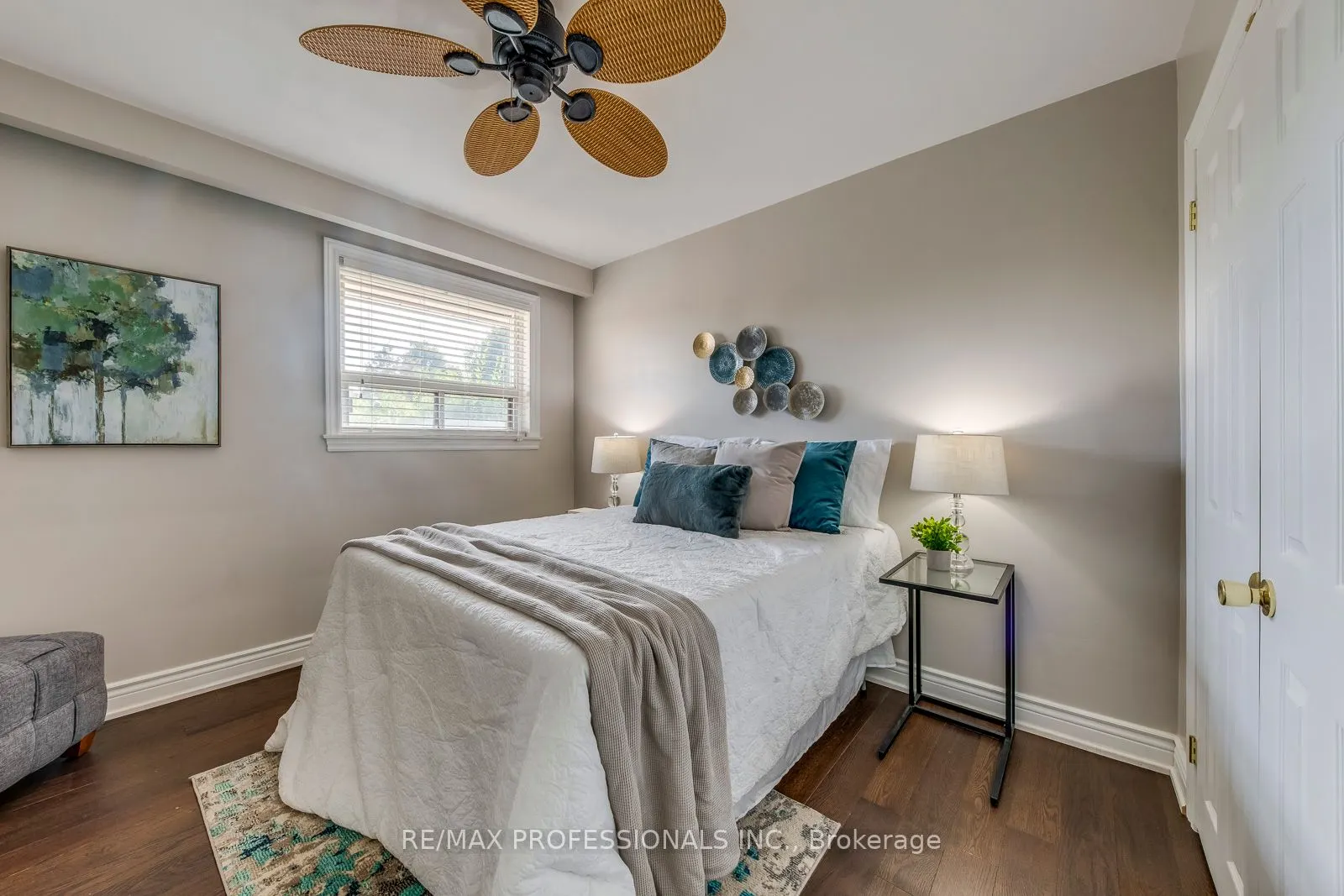 28 Summerfield Crescent
