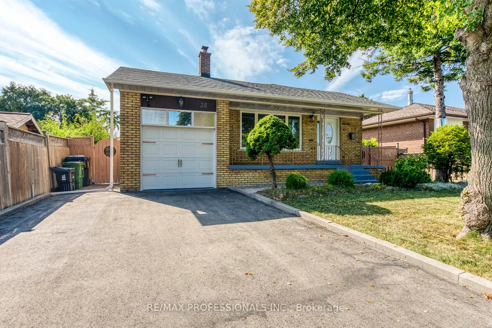 28 Summerfield Crescent