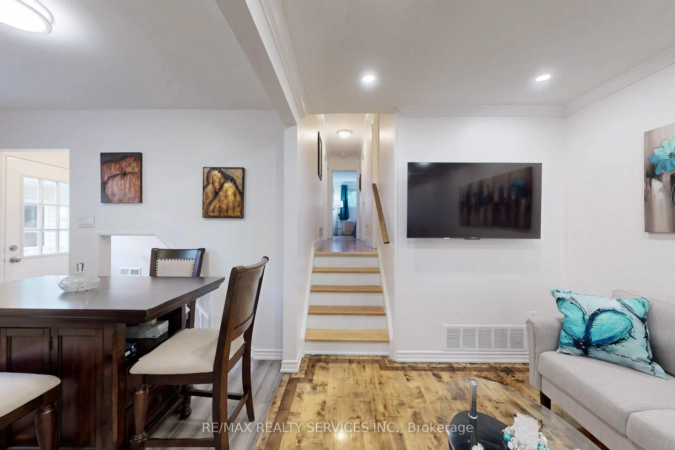 10 Minton Place