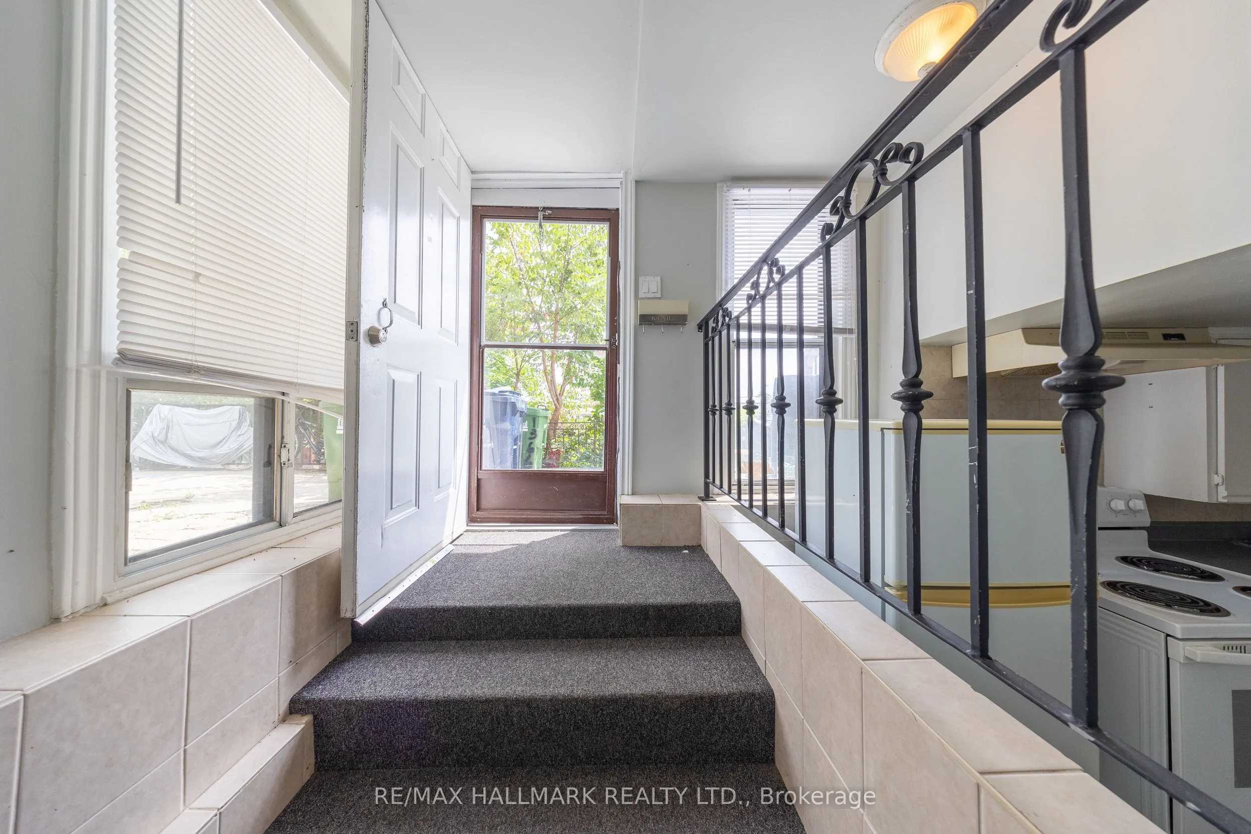1366 Davenport Road, #Lower