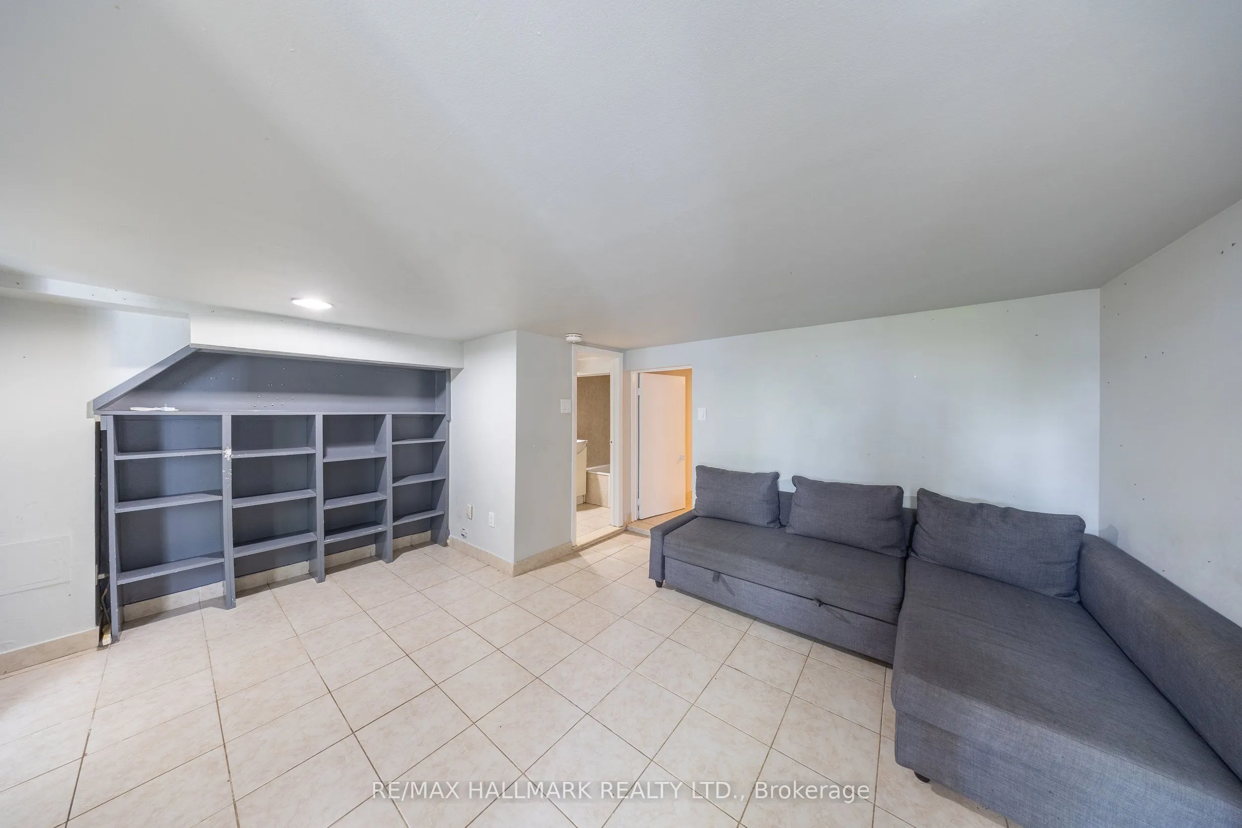 1366 Davenport Road, #Lower