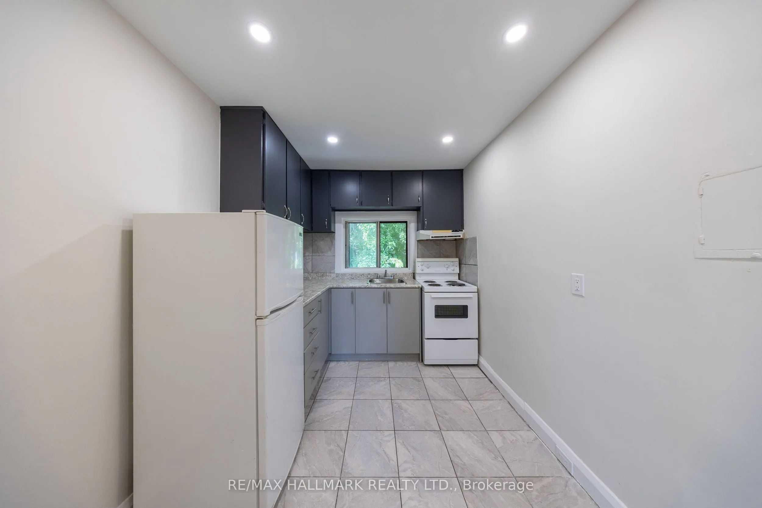 1366 Davenport Road, #Upper
