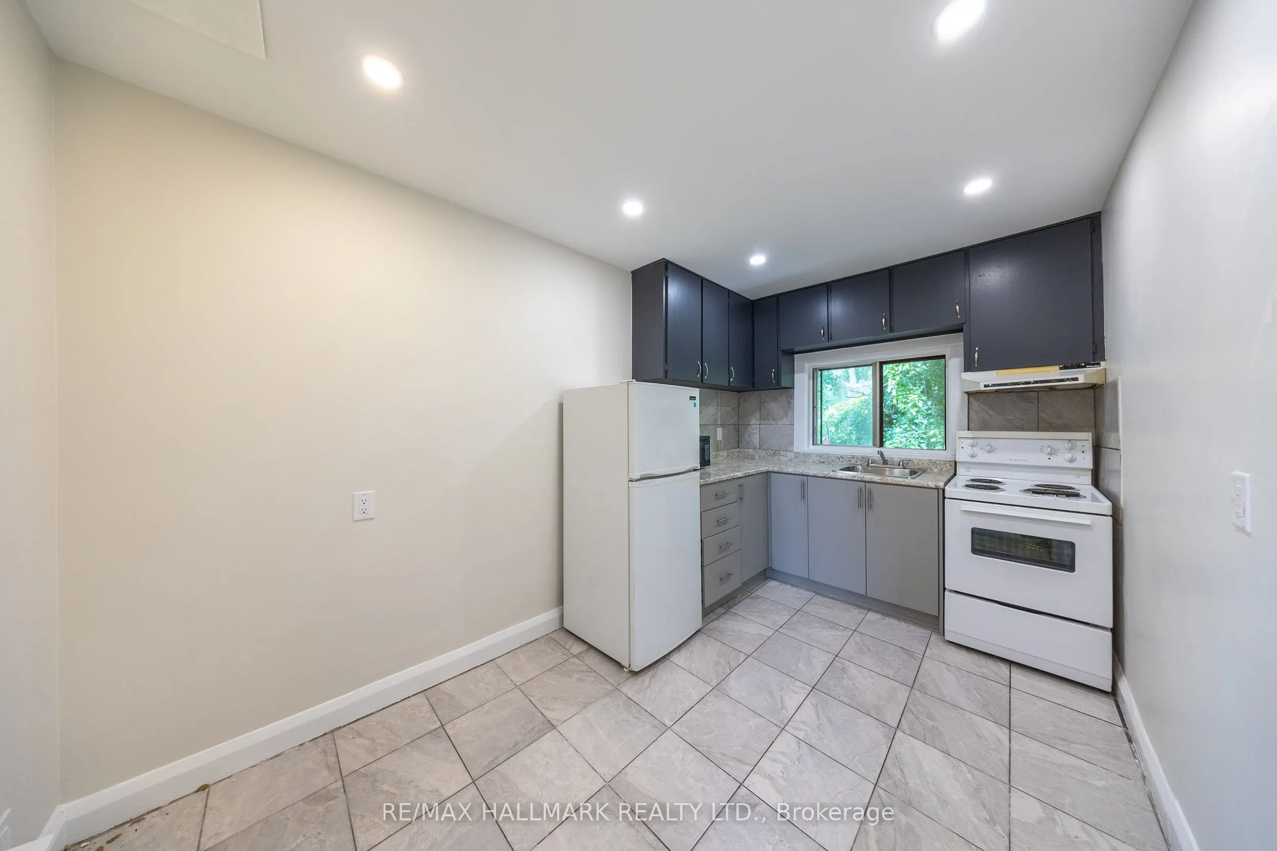 1366 Davenport Road, #Upper