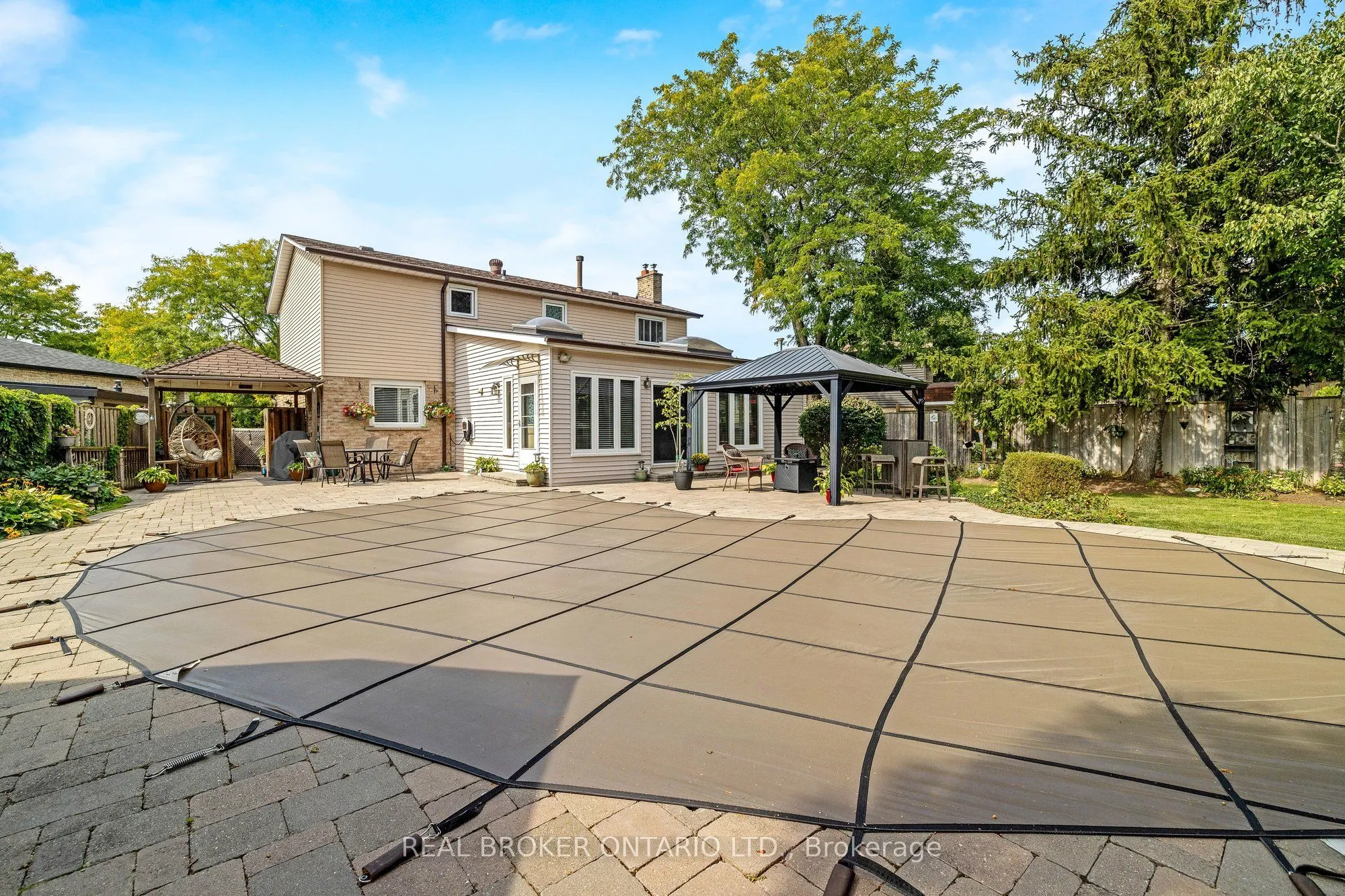 529 Moorelands Crescent