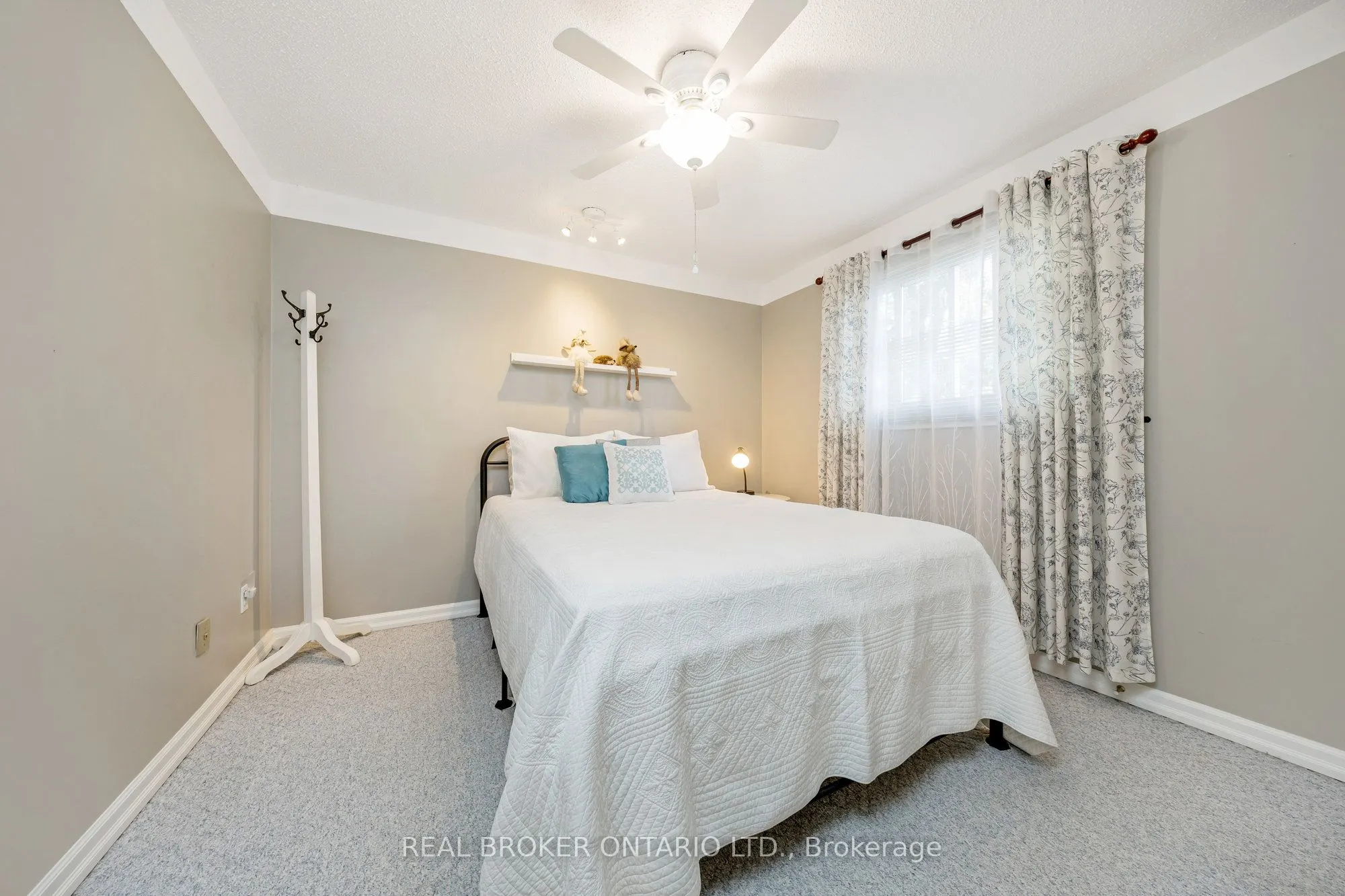 529 Moorelands Crescent