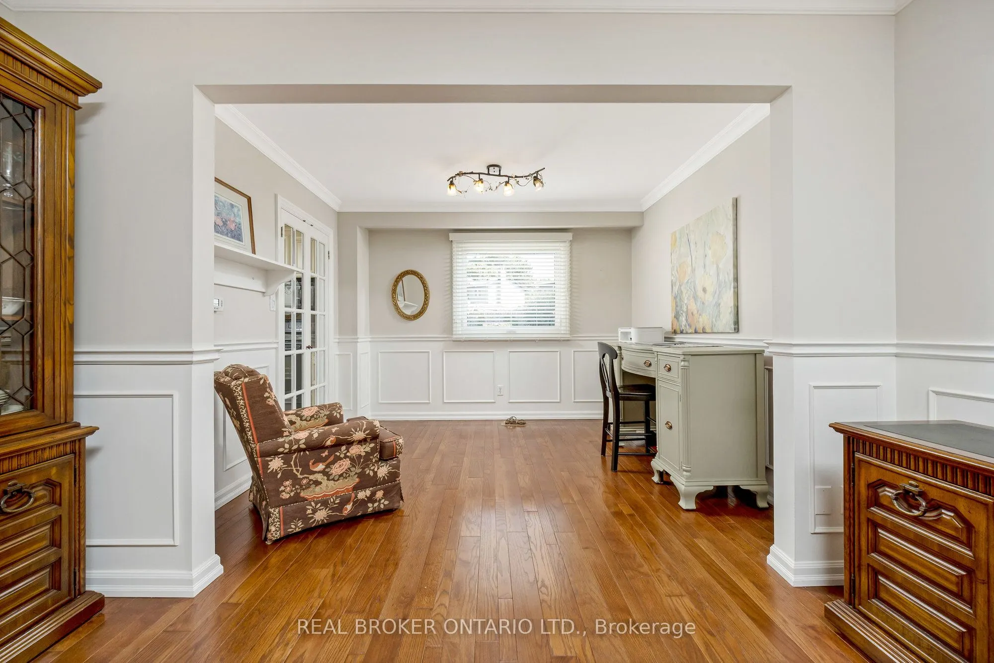 529 Moorelands Crescent