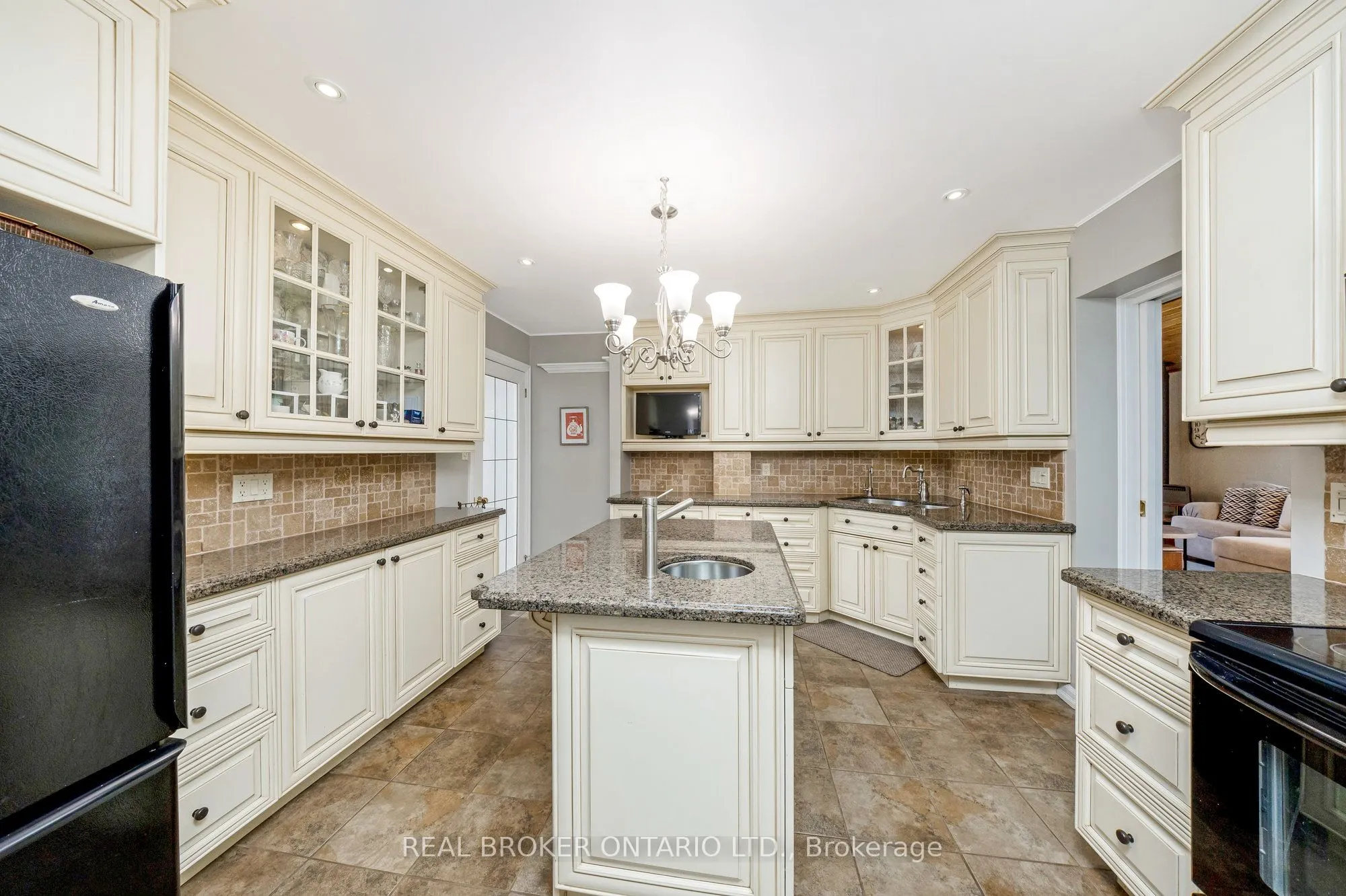 529 Moorelands Crescent