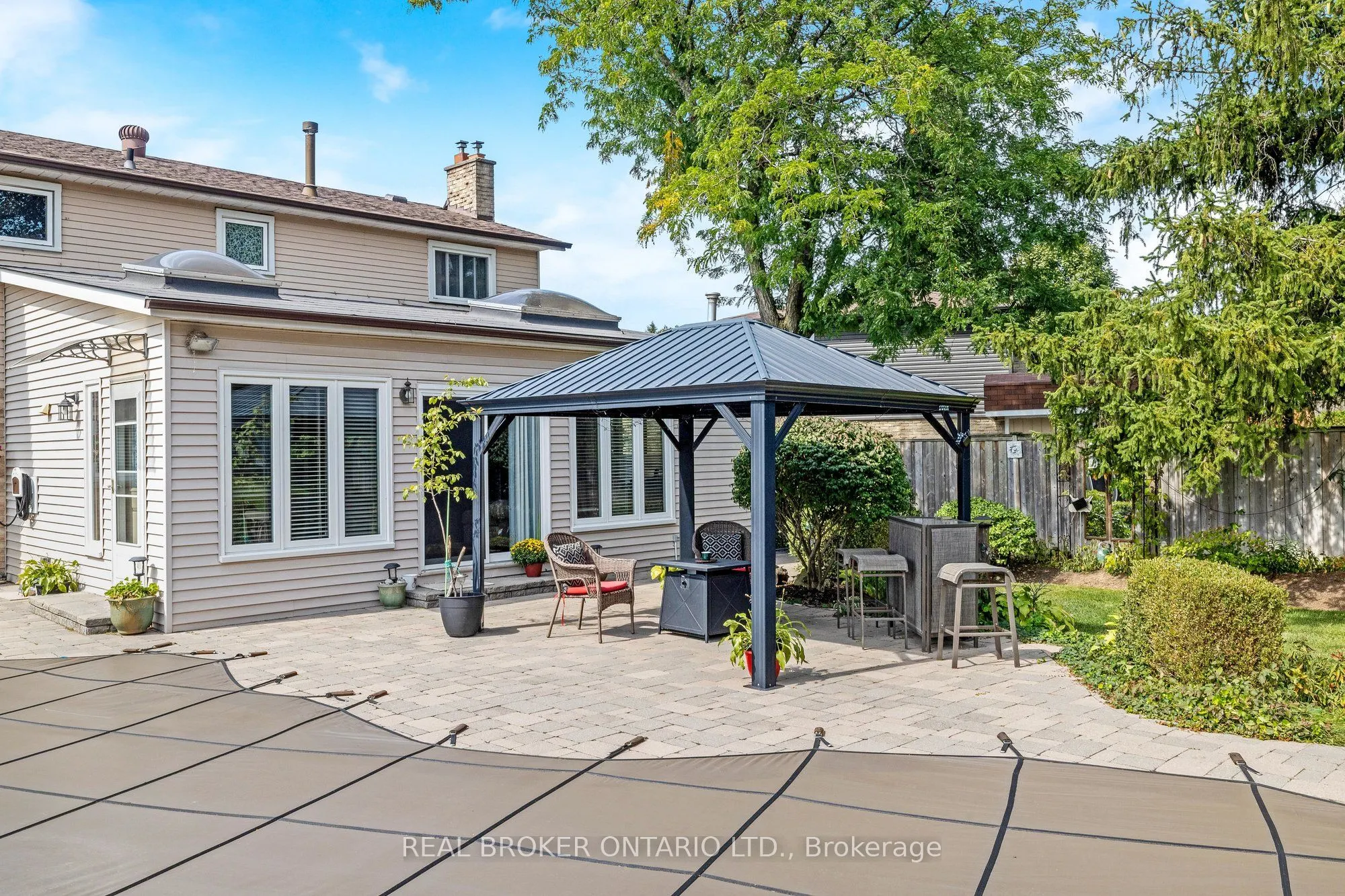 529 Moorelands Crescent