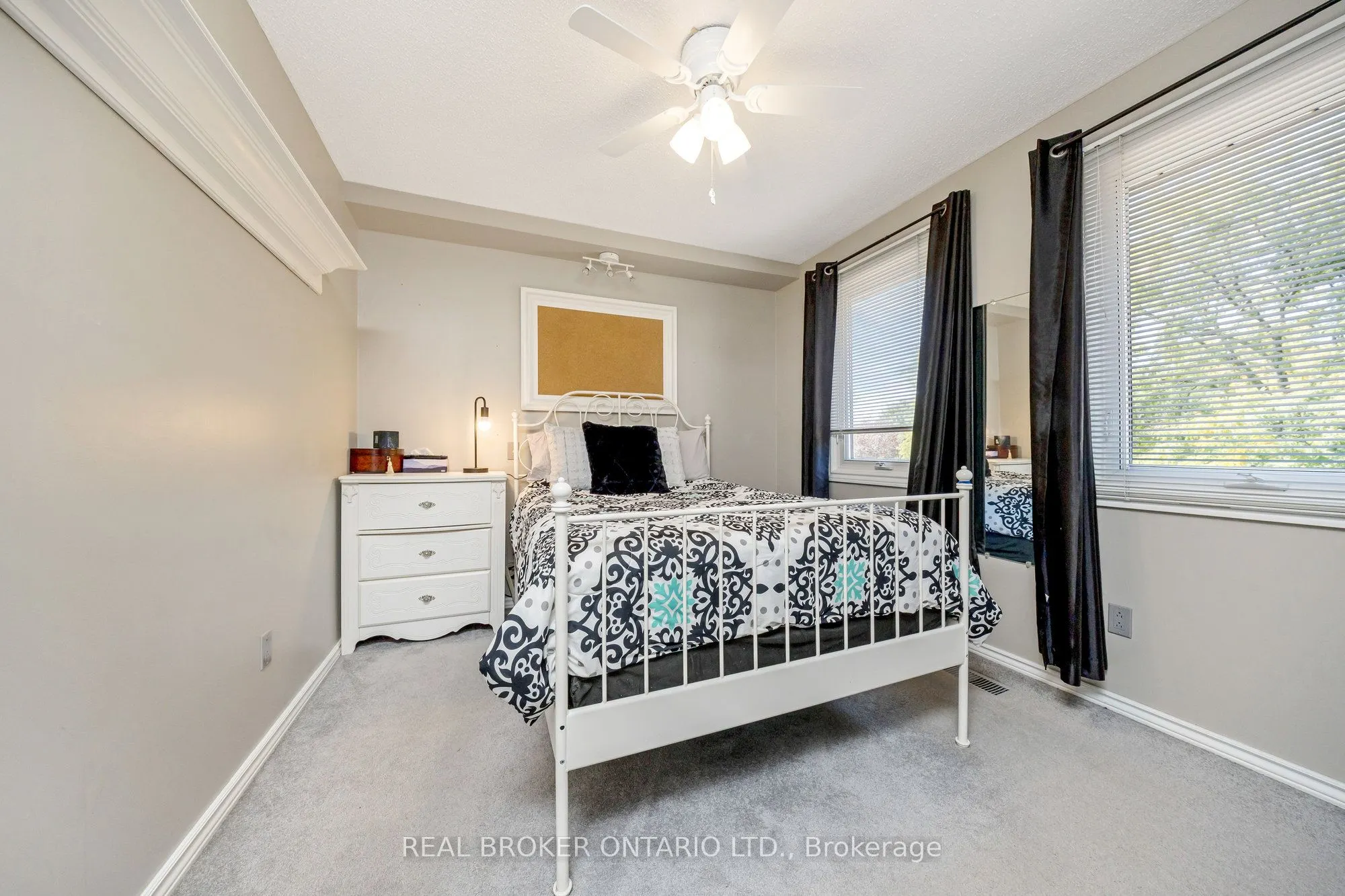 529 Moorelands Crescent