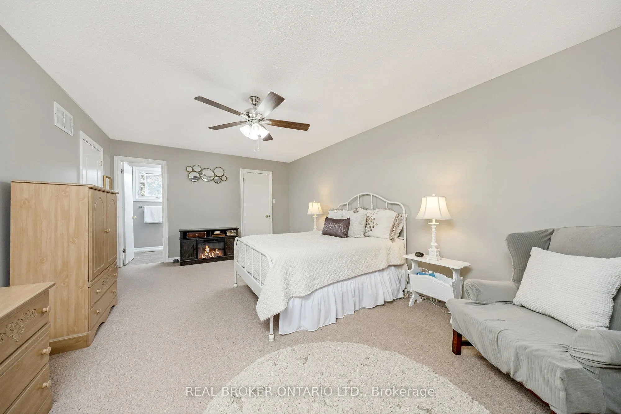 529 Moorelands Crescent