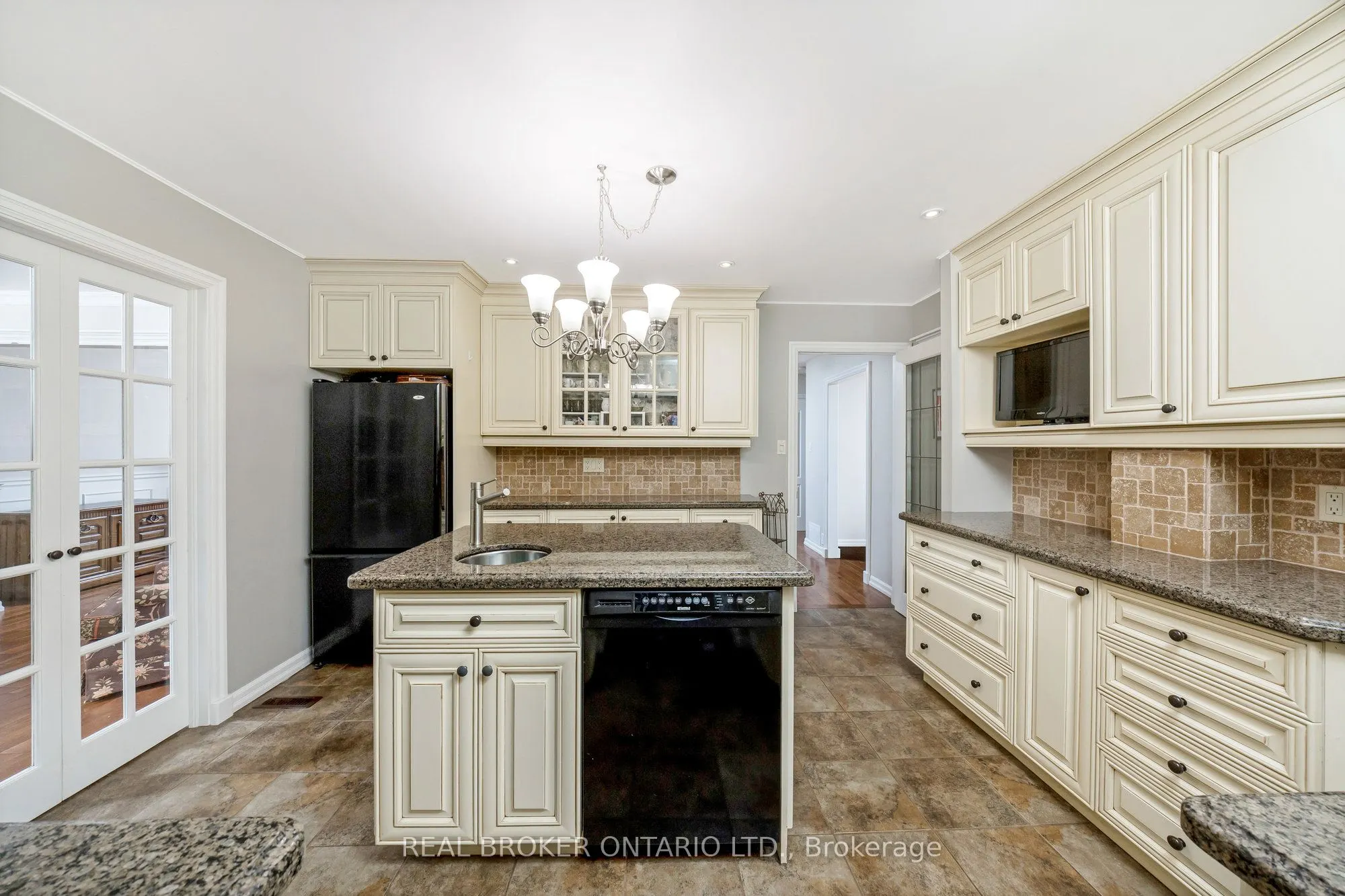 529 Moorelands Crescent