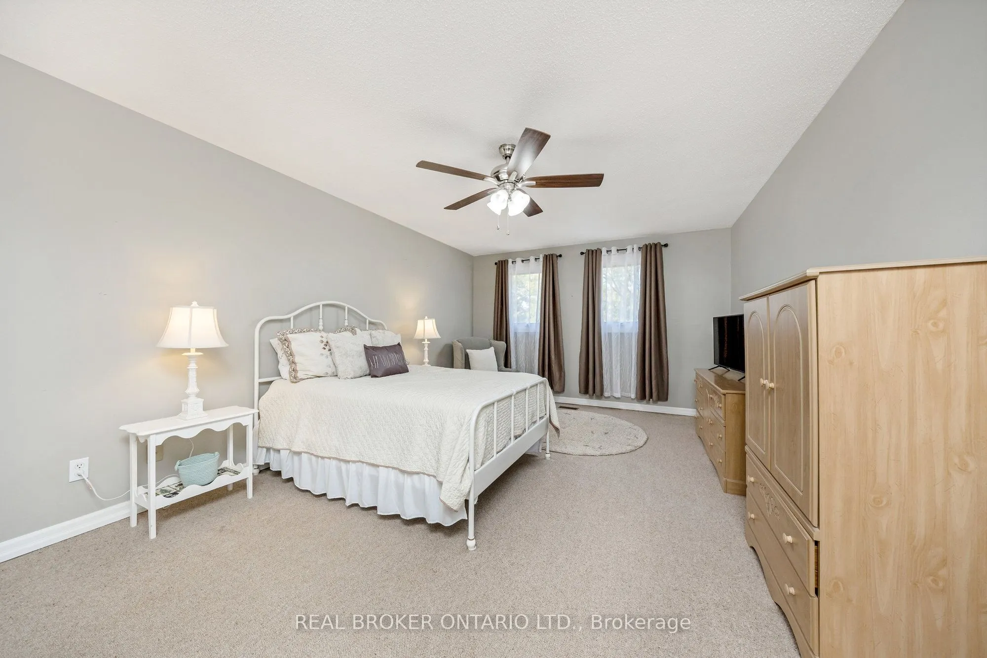 529 Moorelands Crescent