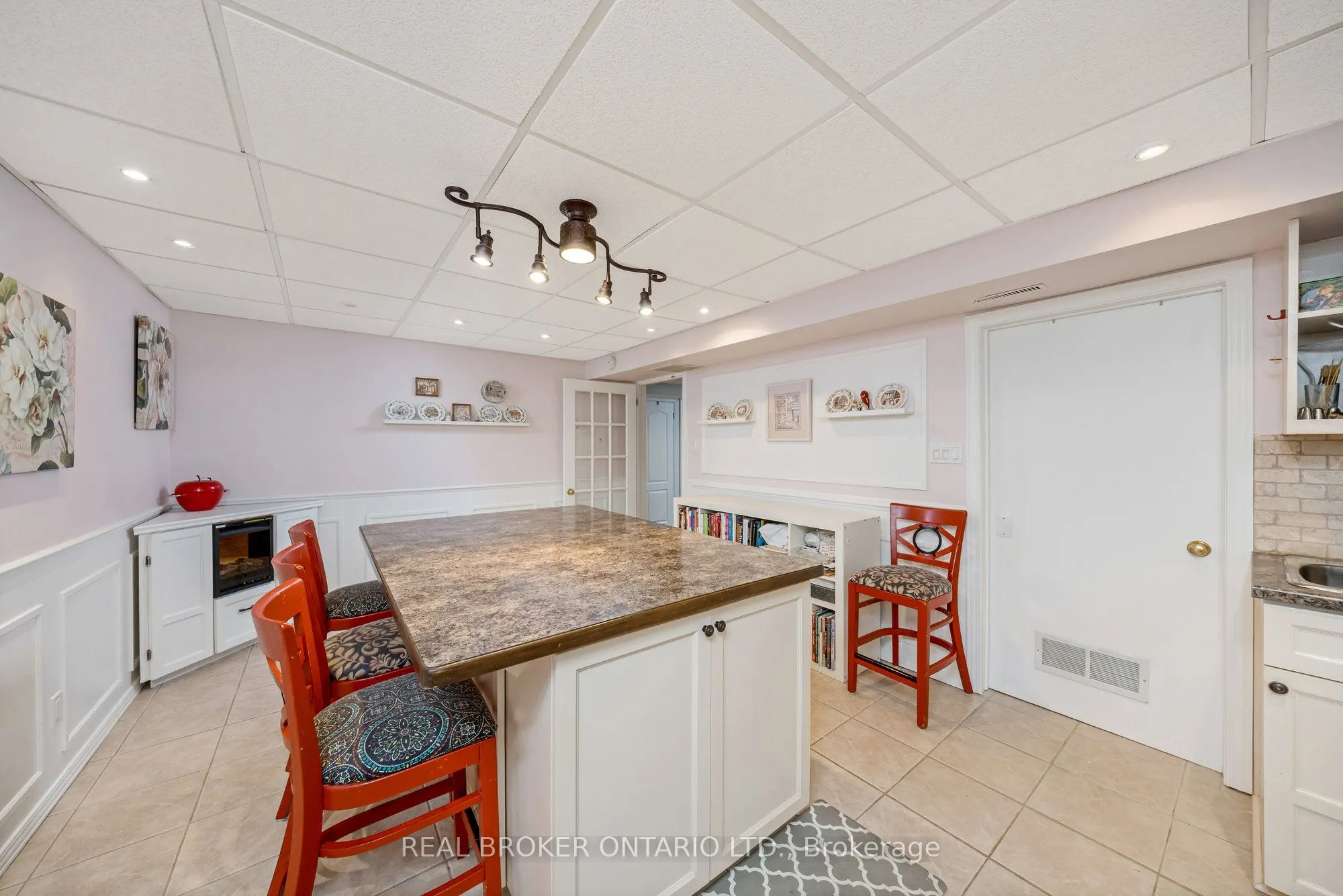 529 Moorelands Crescent