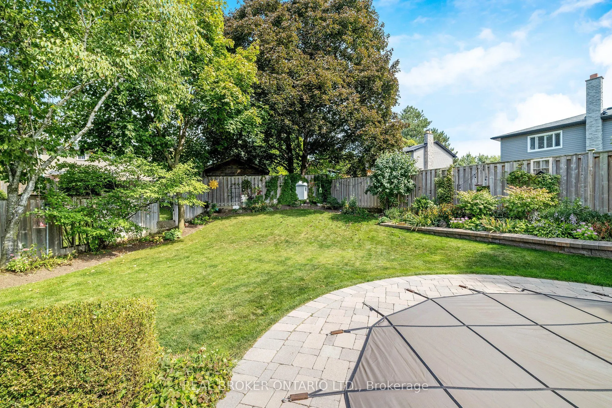 529 Moorelands Crescent