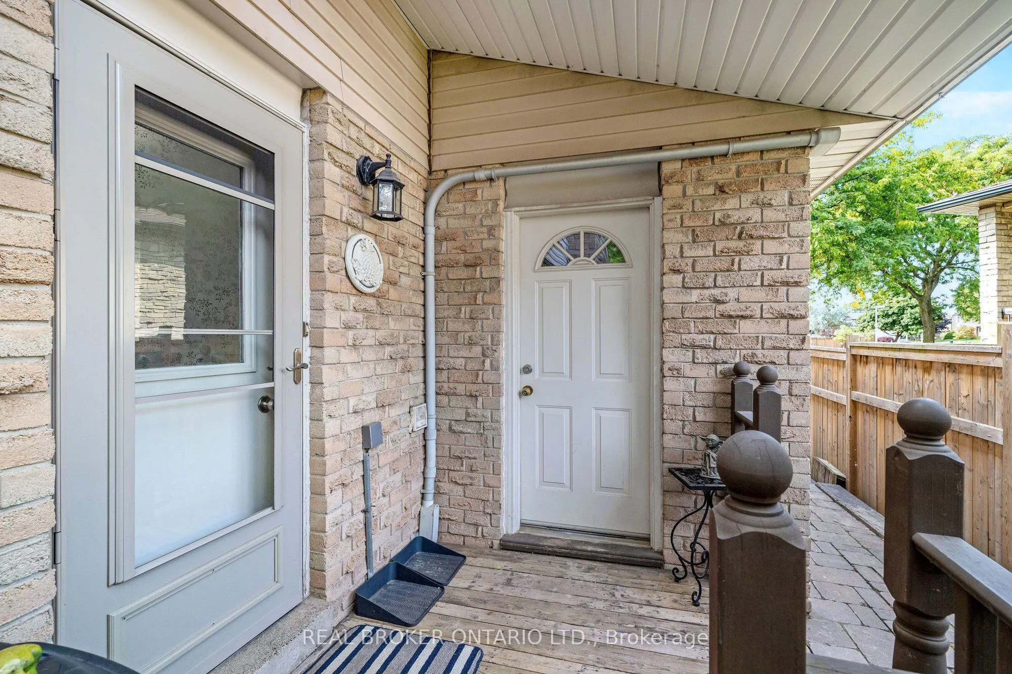 529 Moorelands Crescent