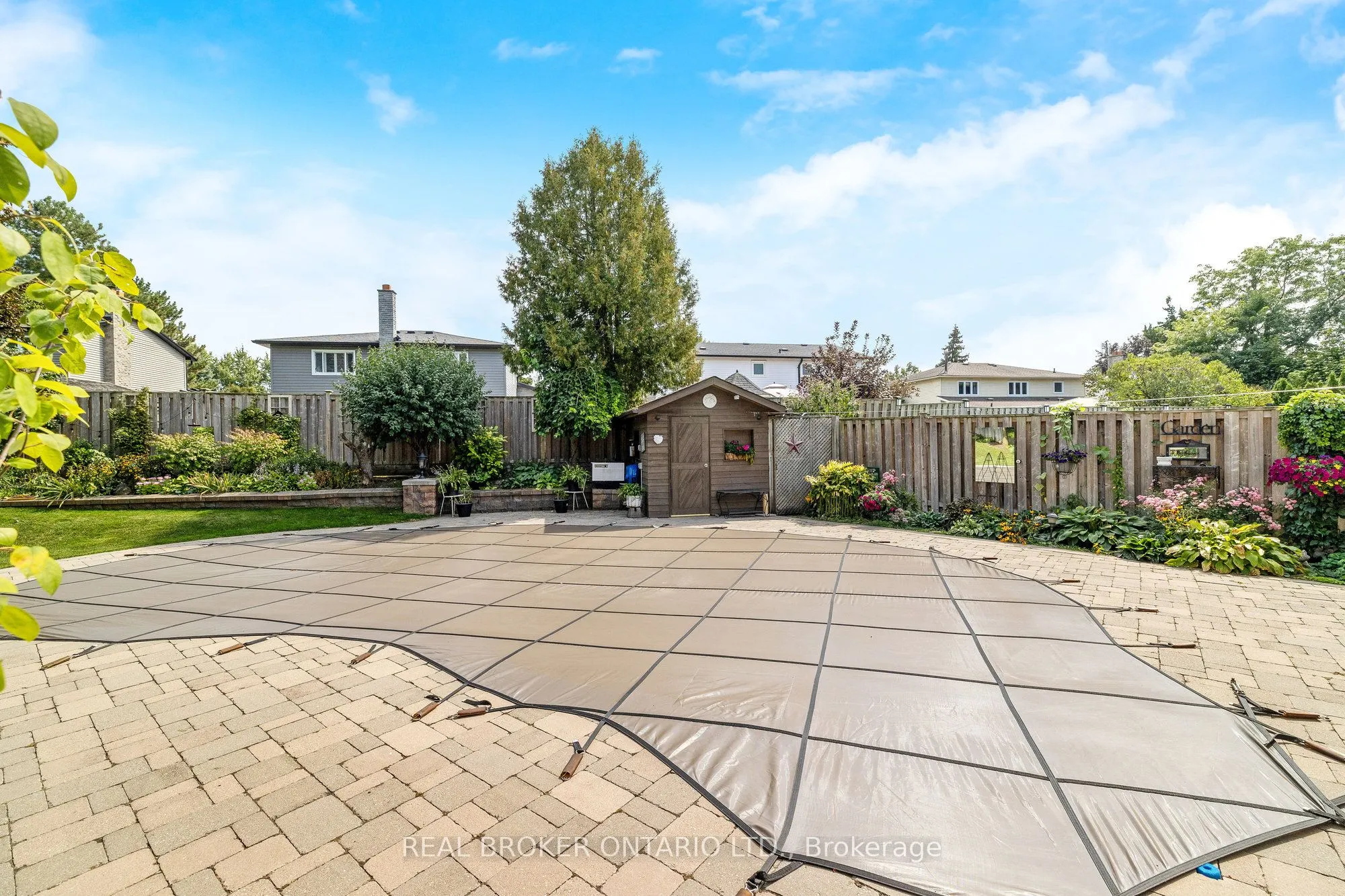 529 Moorelands Crescent