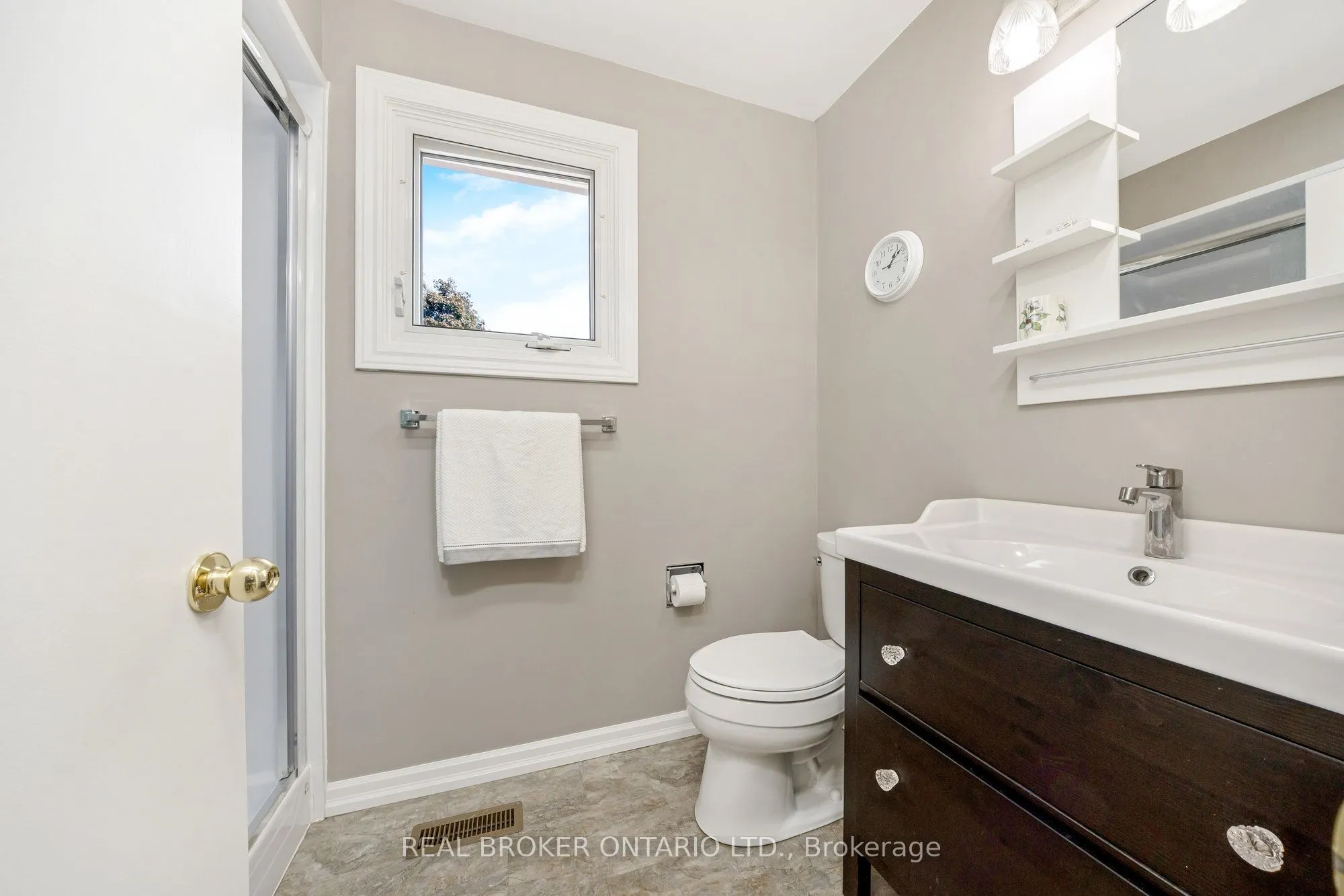 529 Moorelands Crescent