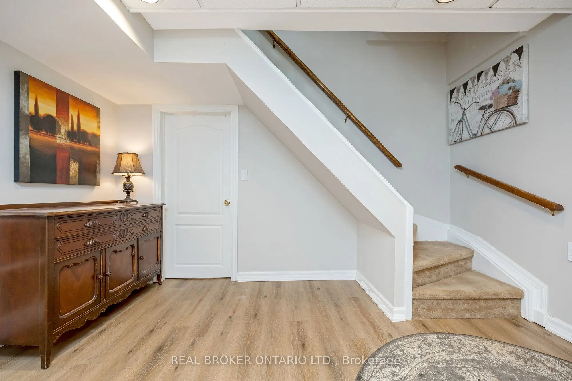 529 Moorelands Crescent
