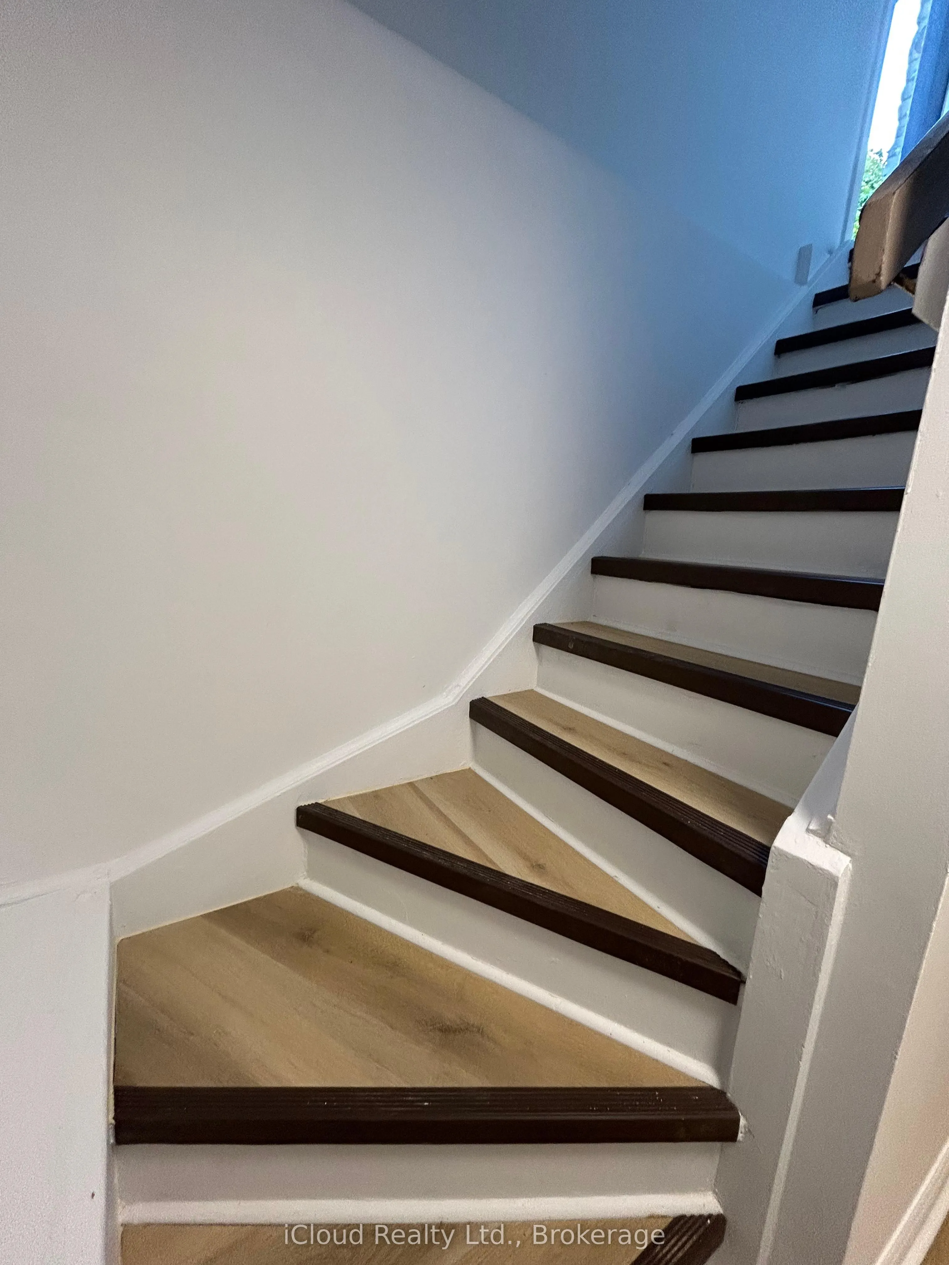 2725 Romark Mews, #Bsmt