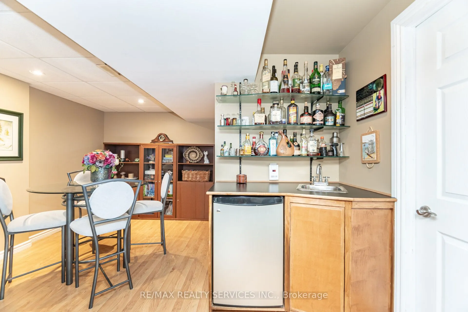 37 Sunnybrook Crescent