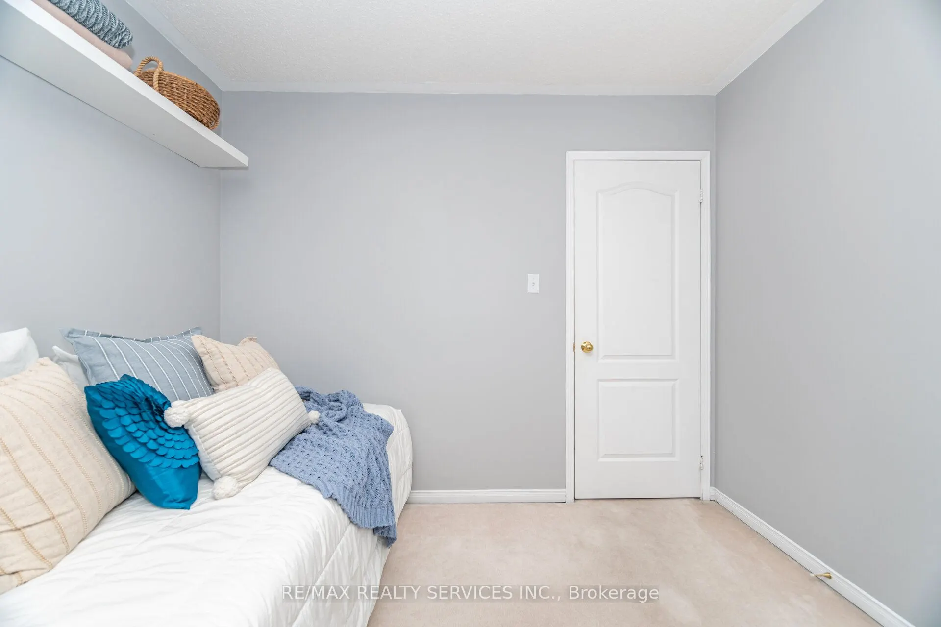 37 Sunnybrook Crescent