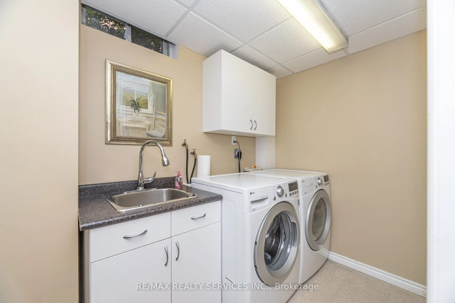 37 Sunnybrook Crescent