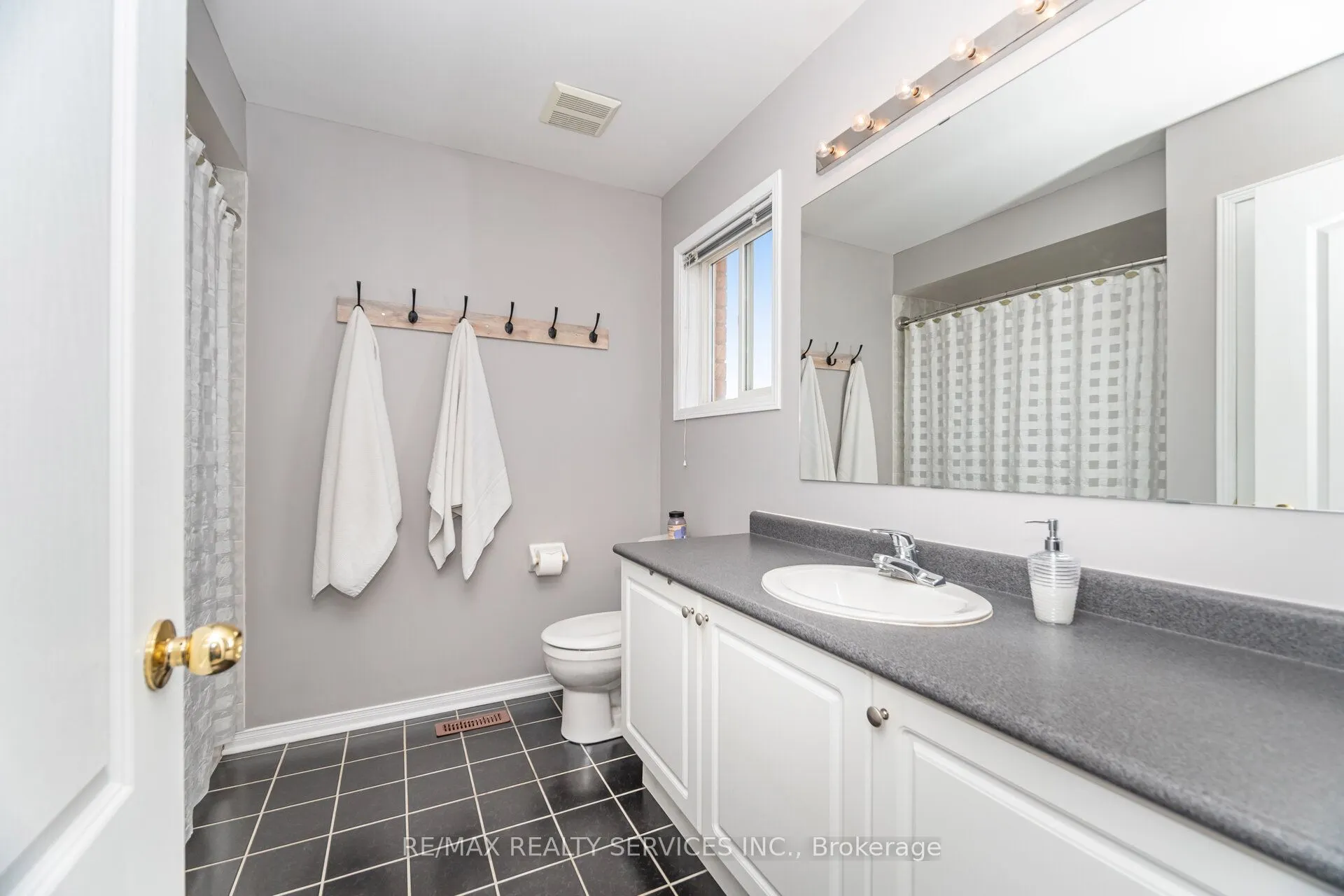 37 Sunnybrook Crescent