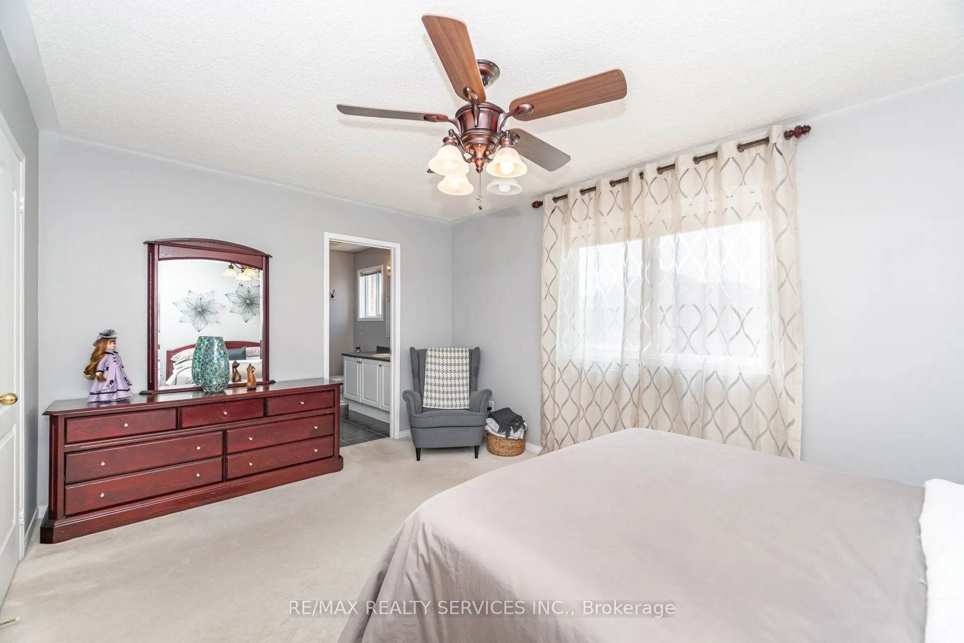37 Sunnybrook Crescent