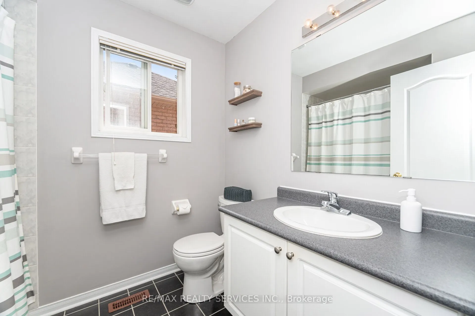 37 Sunnybrook Crescent