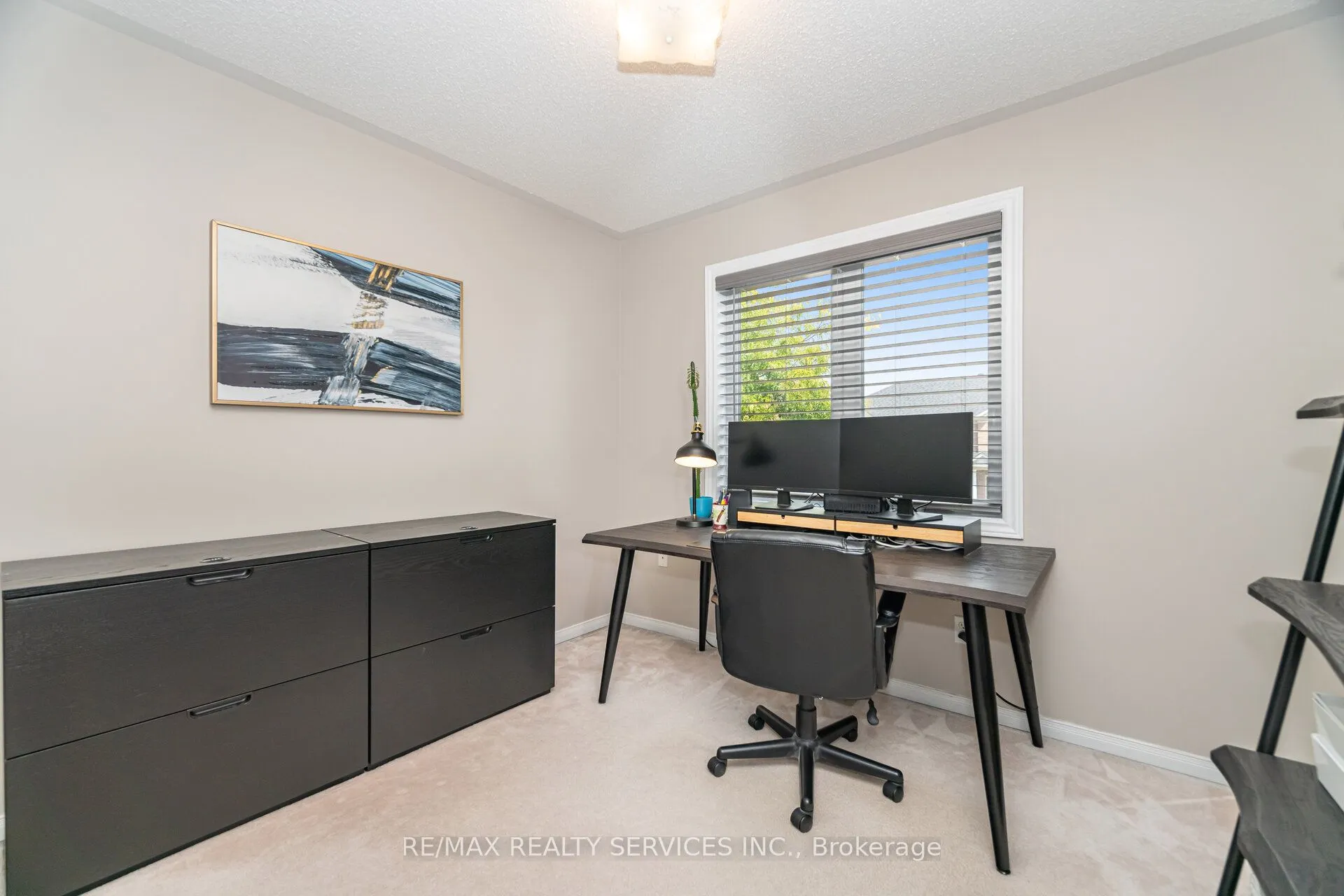 37 Sunnybrook Crescent