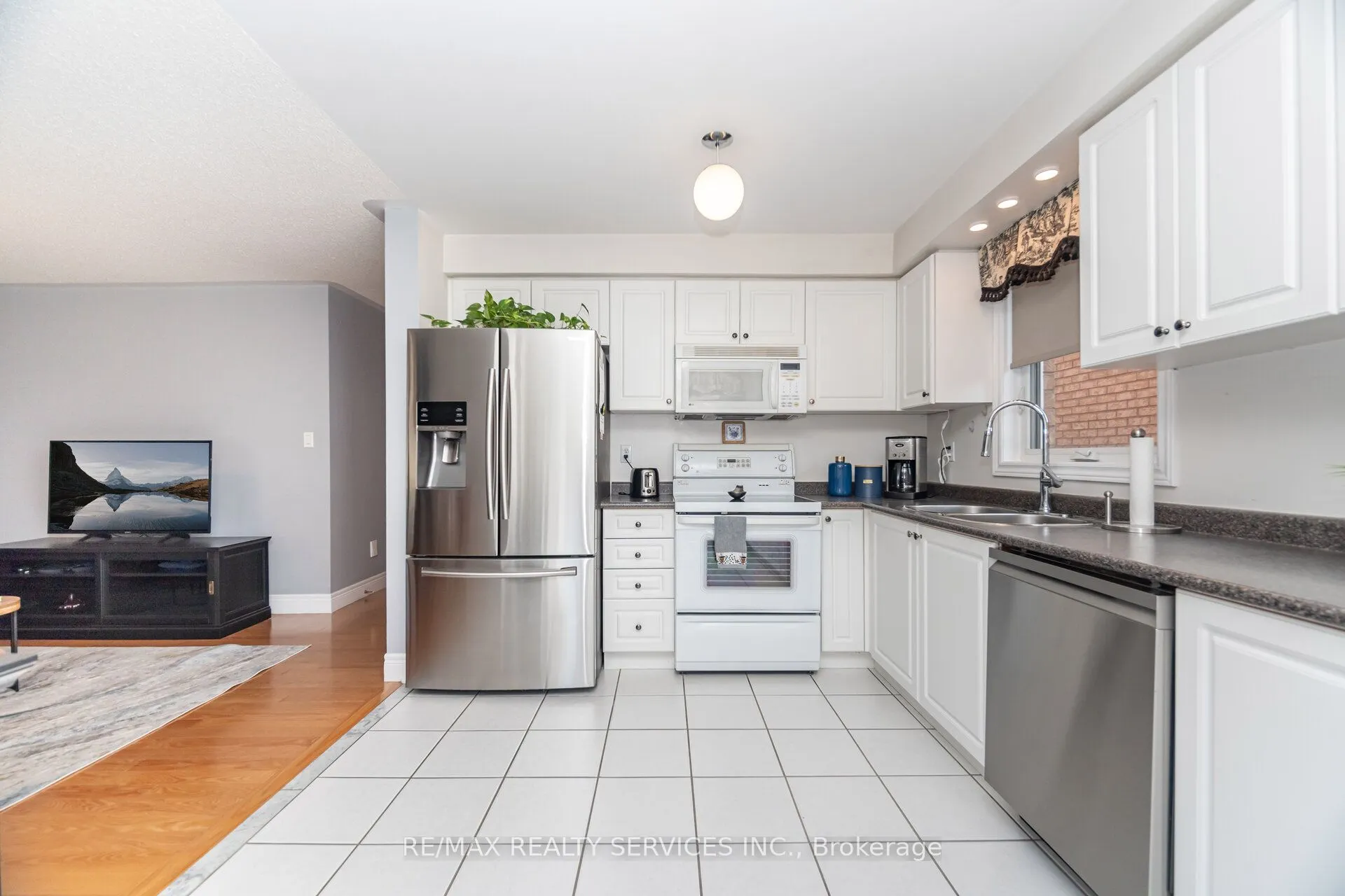 37 Sunnybrook Crescent