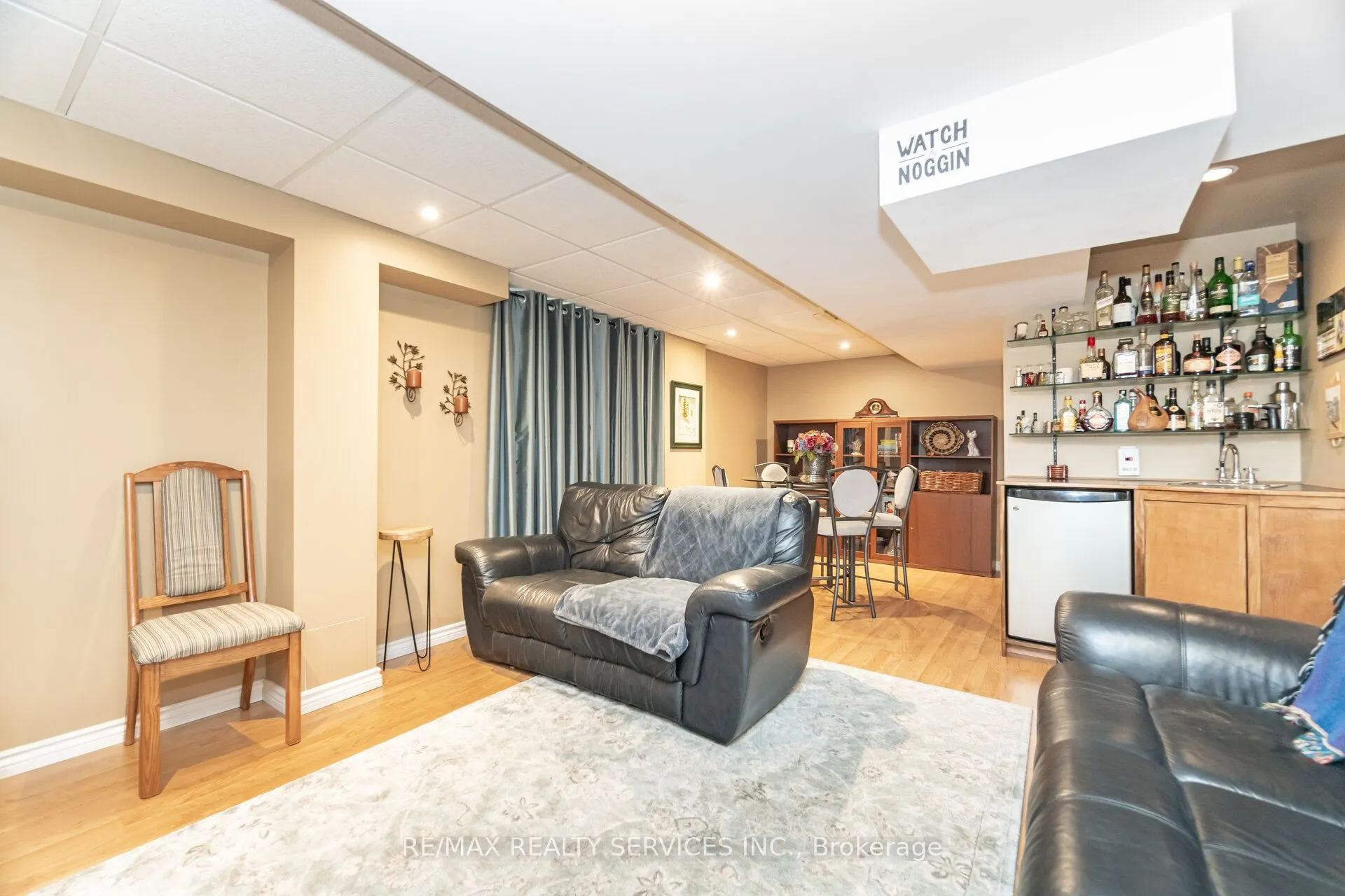 37 Sunnybrook Crescent