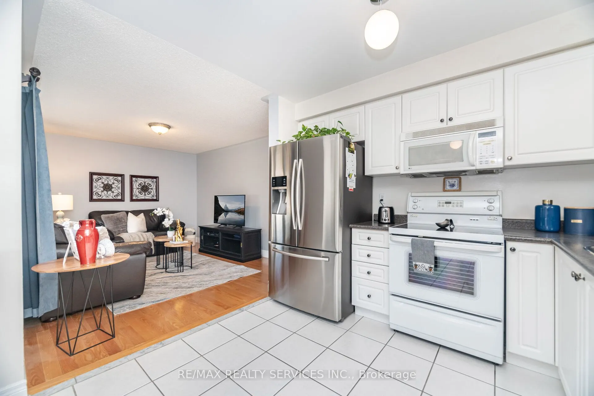 37 Sunnybrook Crescent