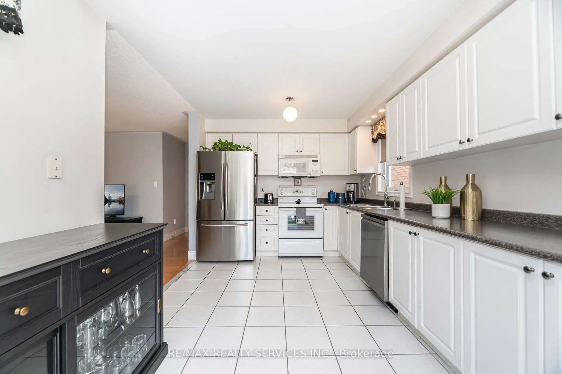 37 Sunnybrook Crescent