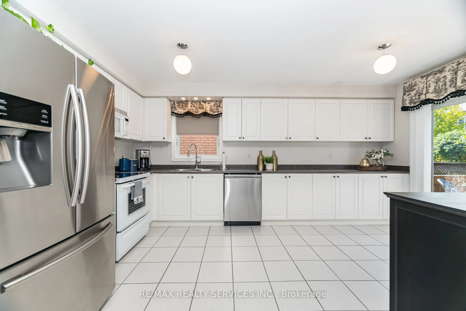 37 Sunnybrook Crescent