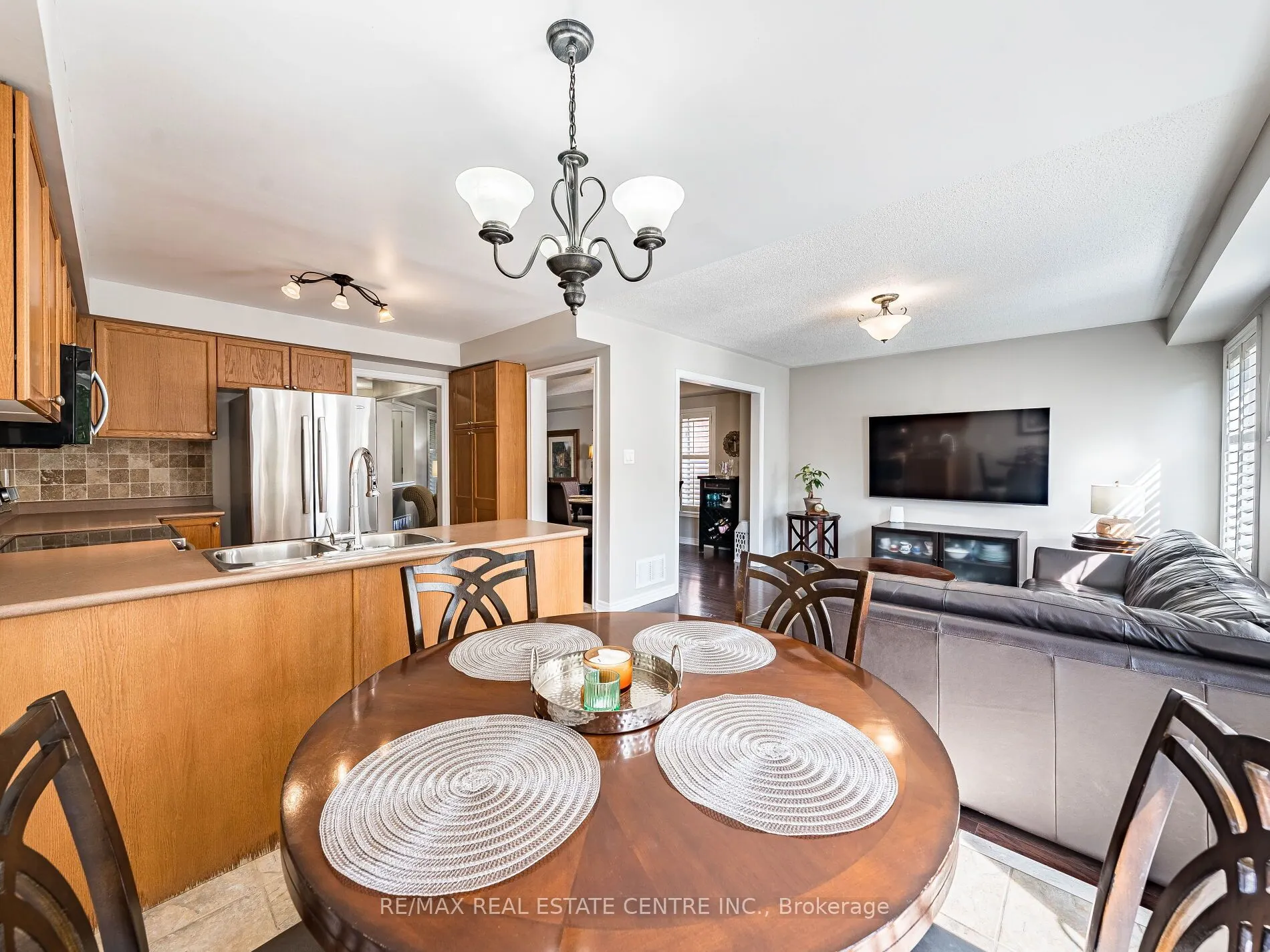 137 Mowat Crescent