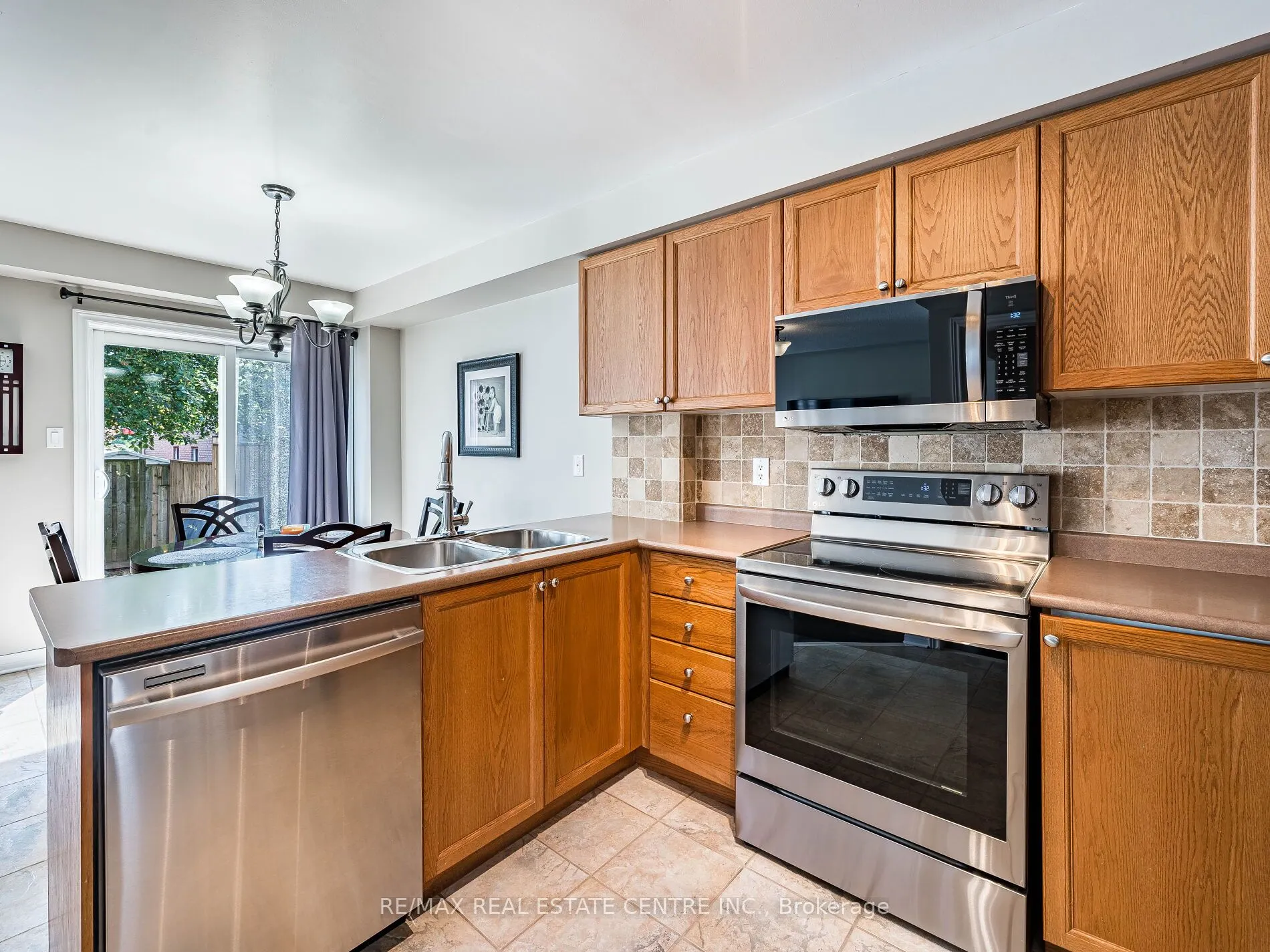 137 Mowat Crescent