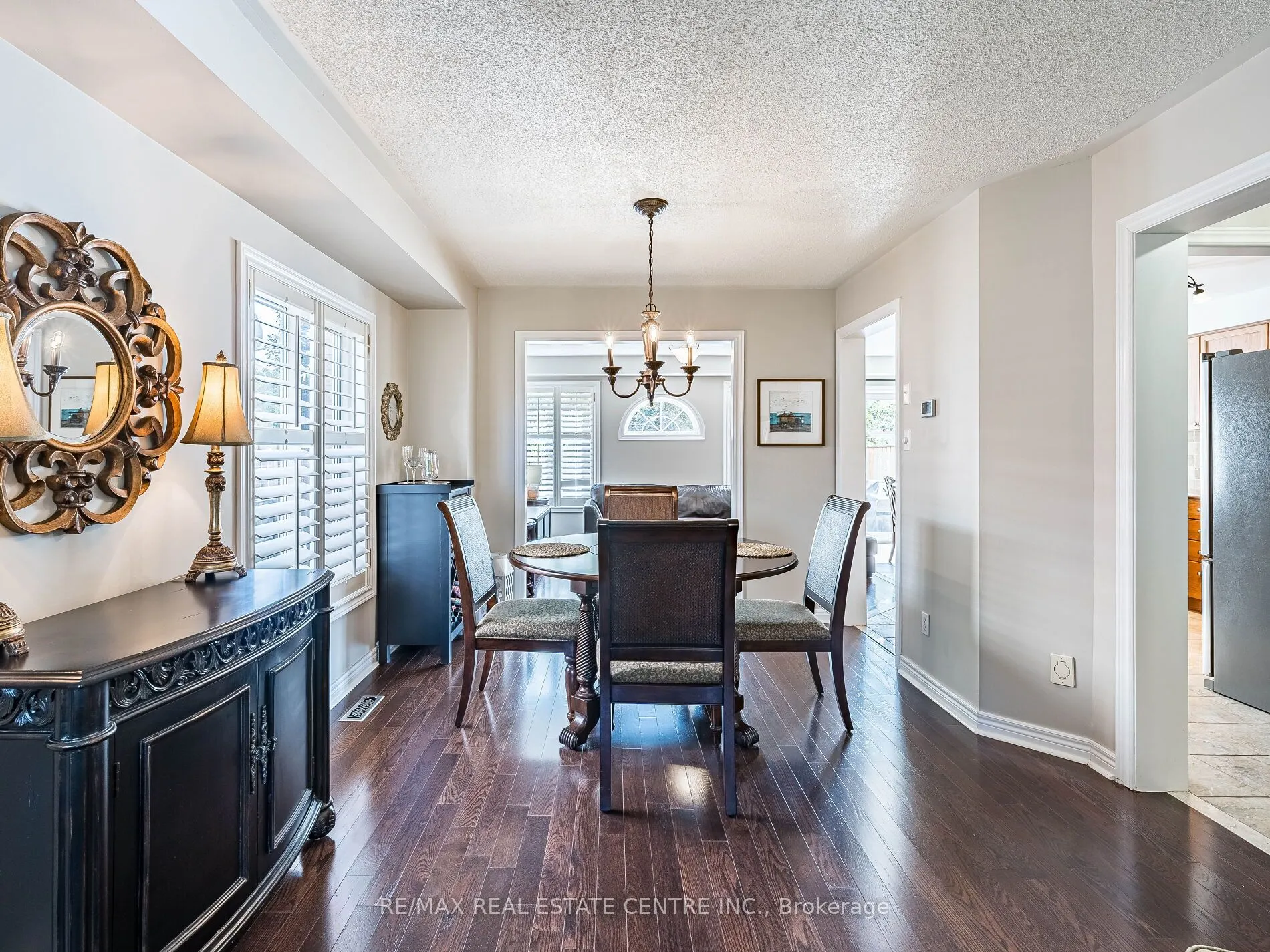 137 Mowat Crescent
