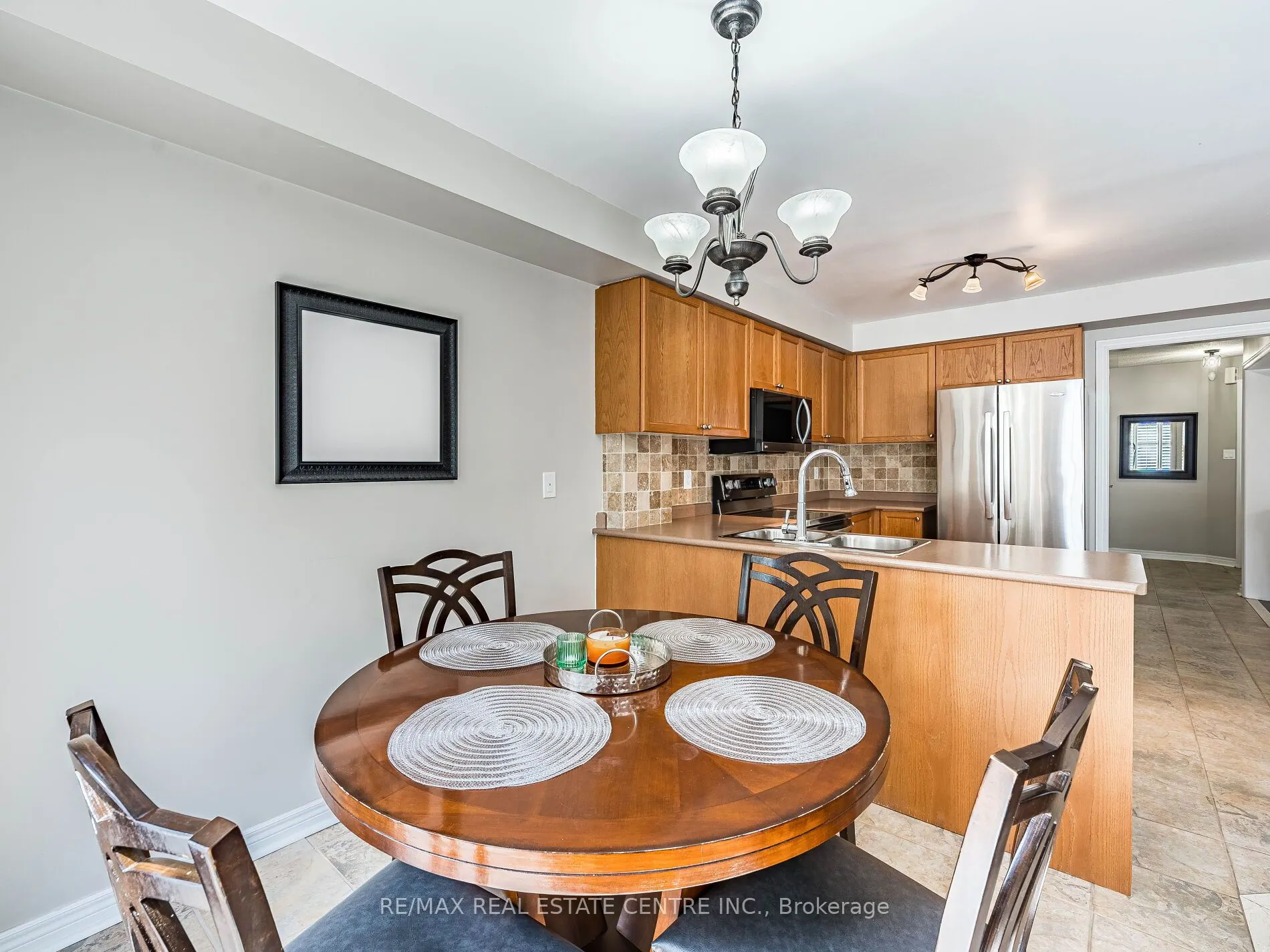 137 Mowat Crescent