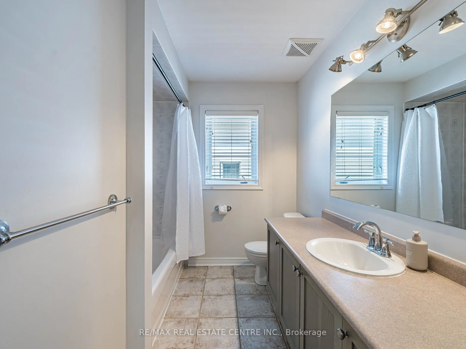 137 Mowat Crescent